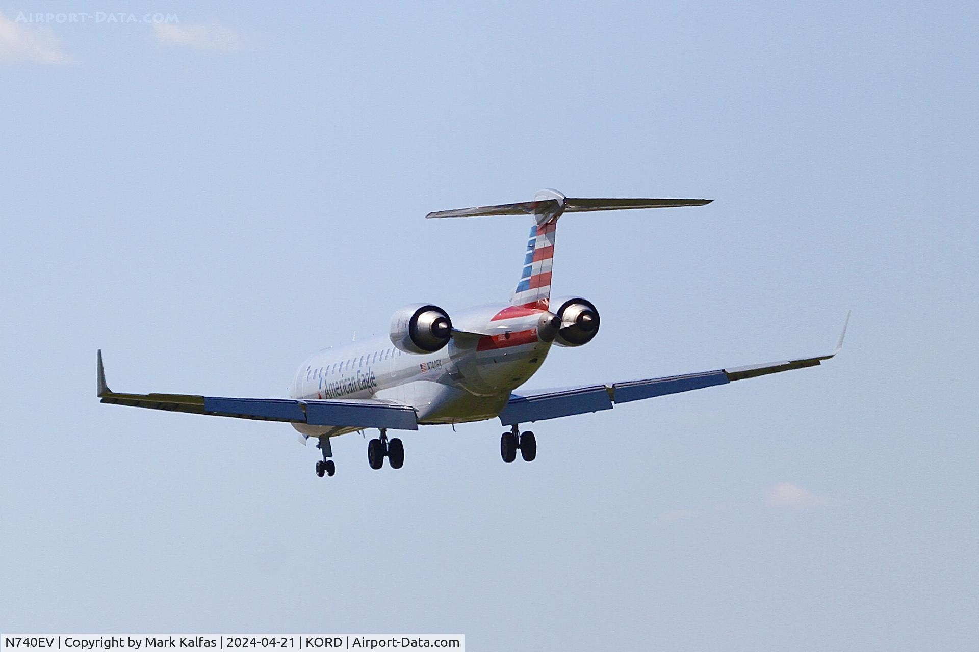 N740EV, 2004 Bombardier CRJ-701 (CL-600-2C10) Regional Jet C/N 10151, CRJ7 SKYWEST / AMERICAN EAGLE Bombardier CRJ-701 N740EV on approach 28C KORD