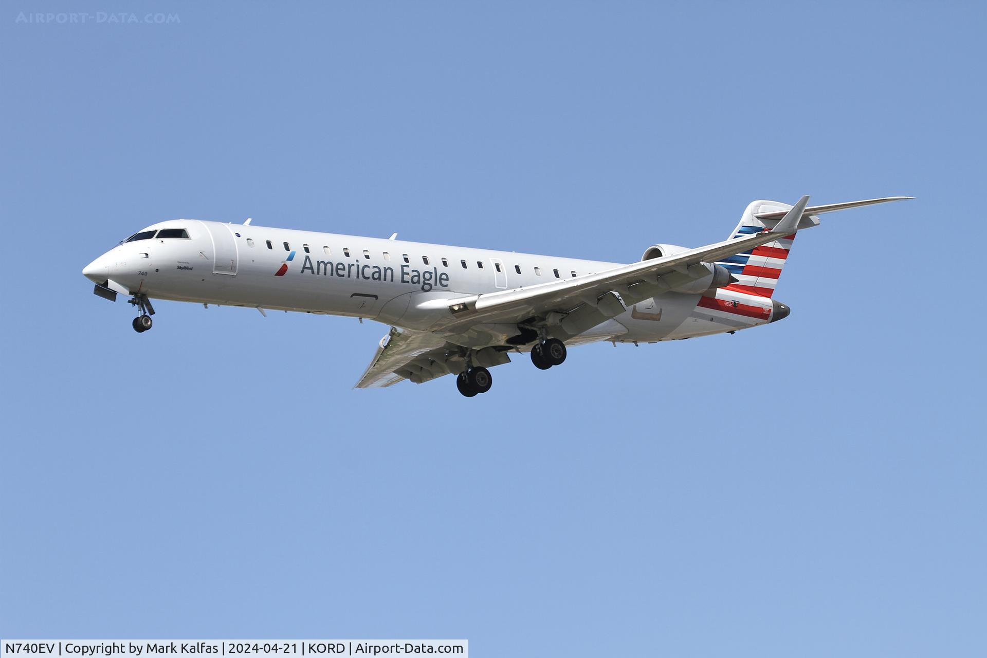 N740EV, 2004 Bombardier CRJ-701 (CL-600-2C10) Regional Jet C/N 10151, CRJ7 SKYWEST / AMERICAN EAGLE Bombardier CRJ-701 N740EV on approach 28C KORD