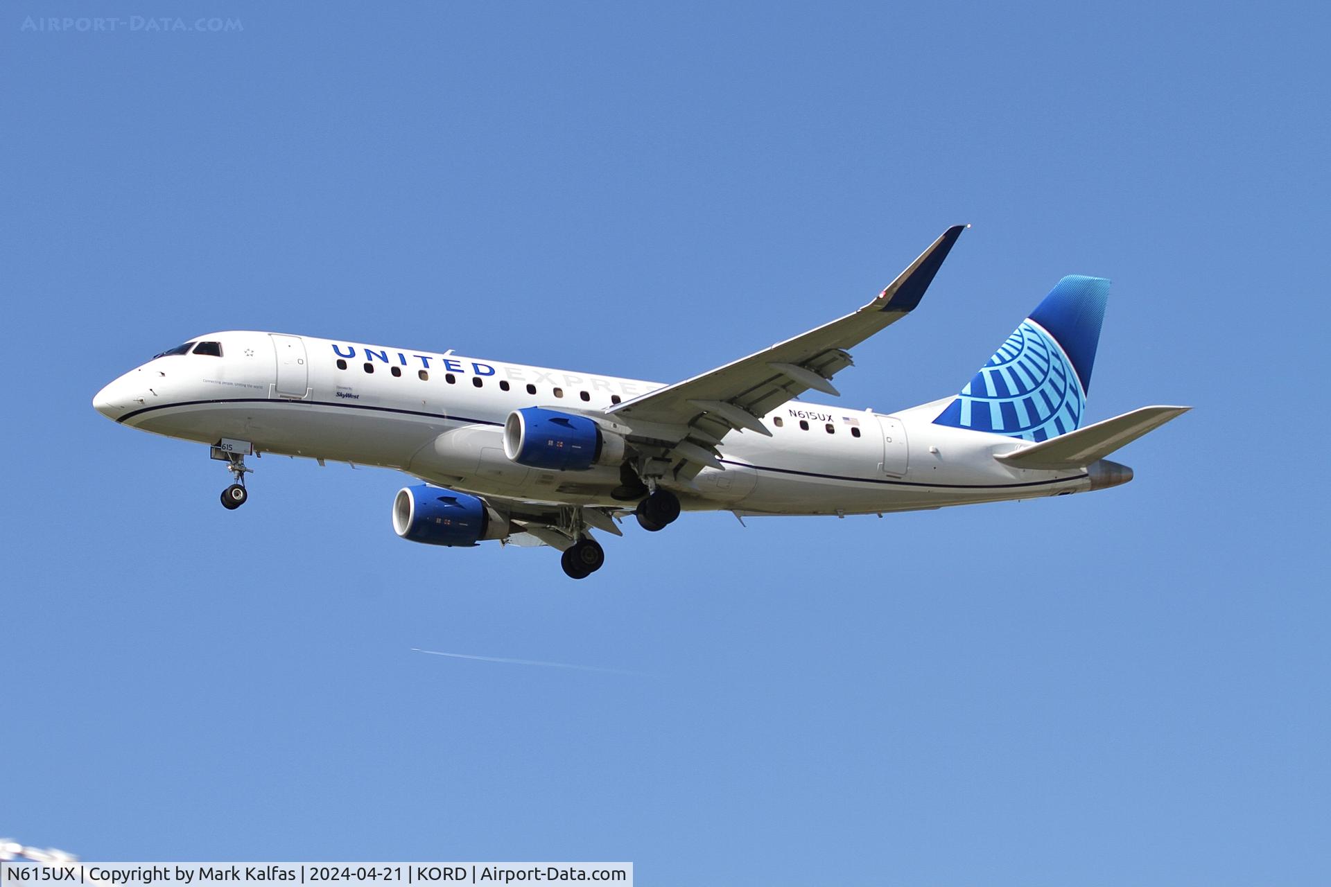 N615UX, 2019 Embraer 175LR (ERJ-170-200LR) C/N 17000816, E75L SkyWest/United Express EMBRAER 175LW N615UX  28C approach KORD