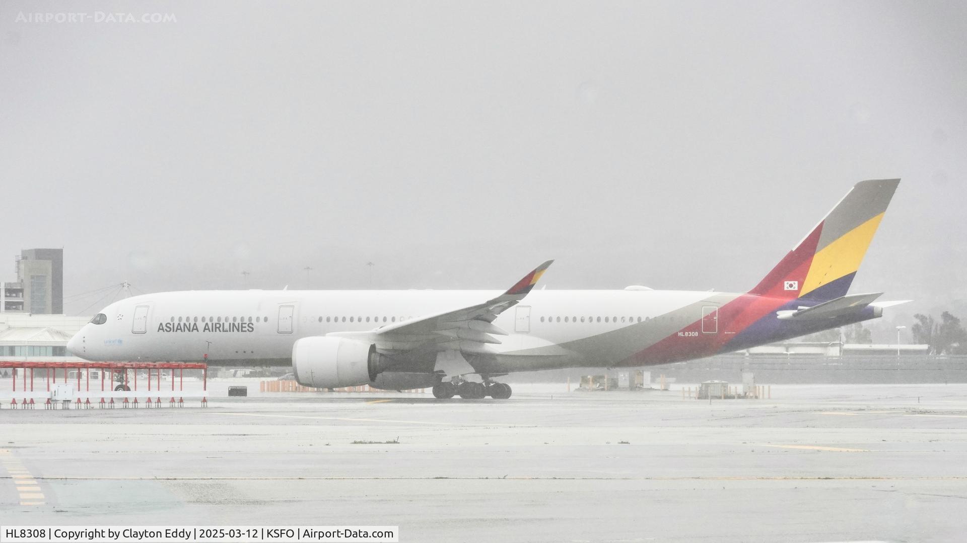 HL8308, 2018 Airbus A350-941 C/N 0218, Raining departing runway 10 SFO 2025