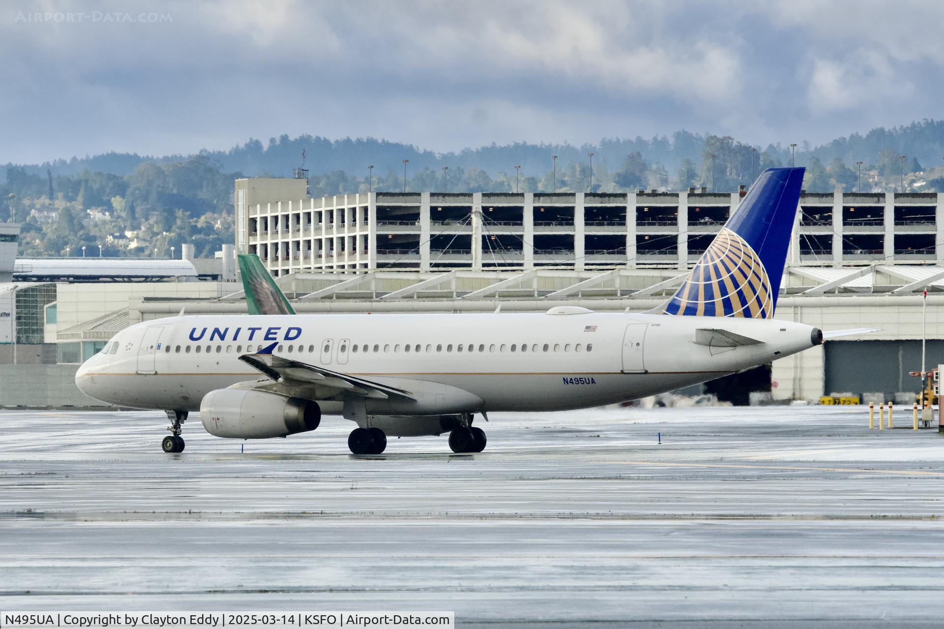 N495UA, 2002 Airbus A320-232 C/N 1842, Departing runway 10 SFO 2025