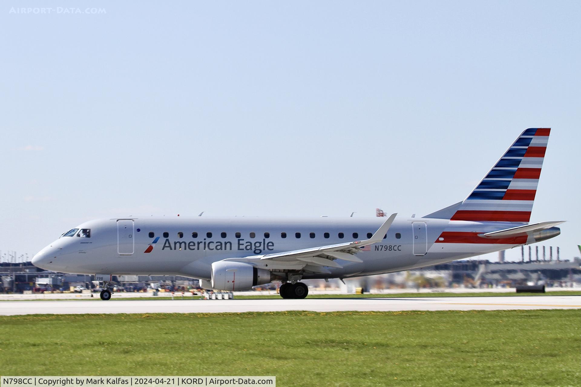 N798CC, 2005 Embraer 170SE (ERJ-170-100SE) C/N 17000070, E170 Envoy American Eagle  Embraer 170SE (ERJ-170-100SE) N798CC departing 22L KORD.