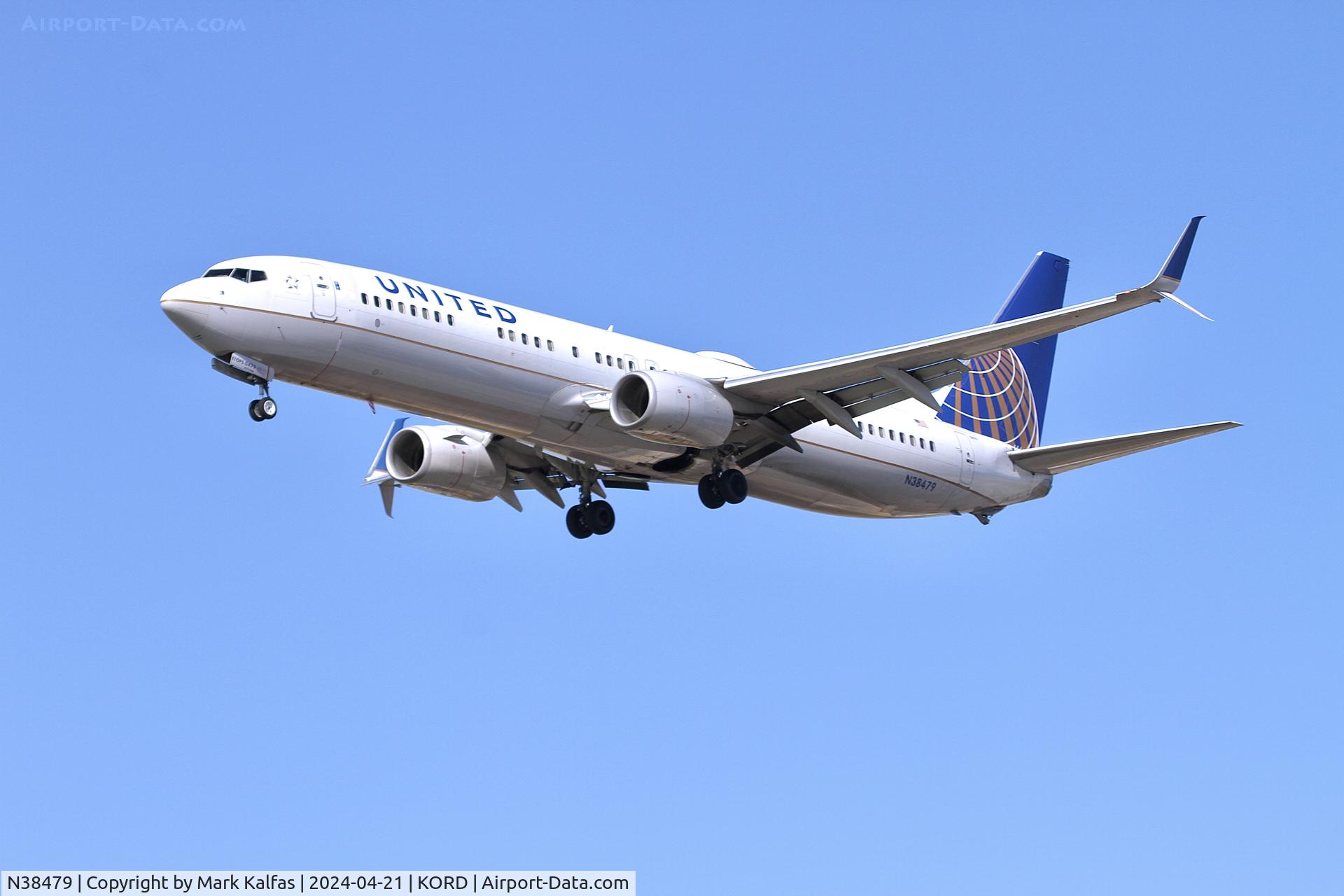 N38479, 2016 Boeing 737-924/ER C/N 62817, B739 United Airlines Boeing 737-924ER N38479 28C approach KORD