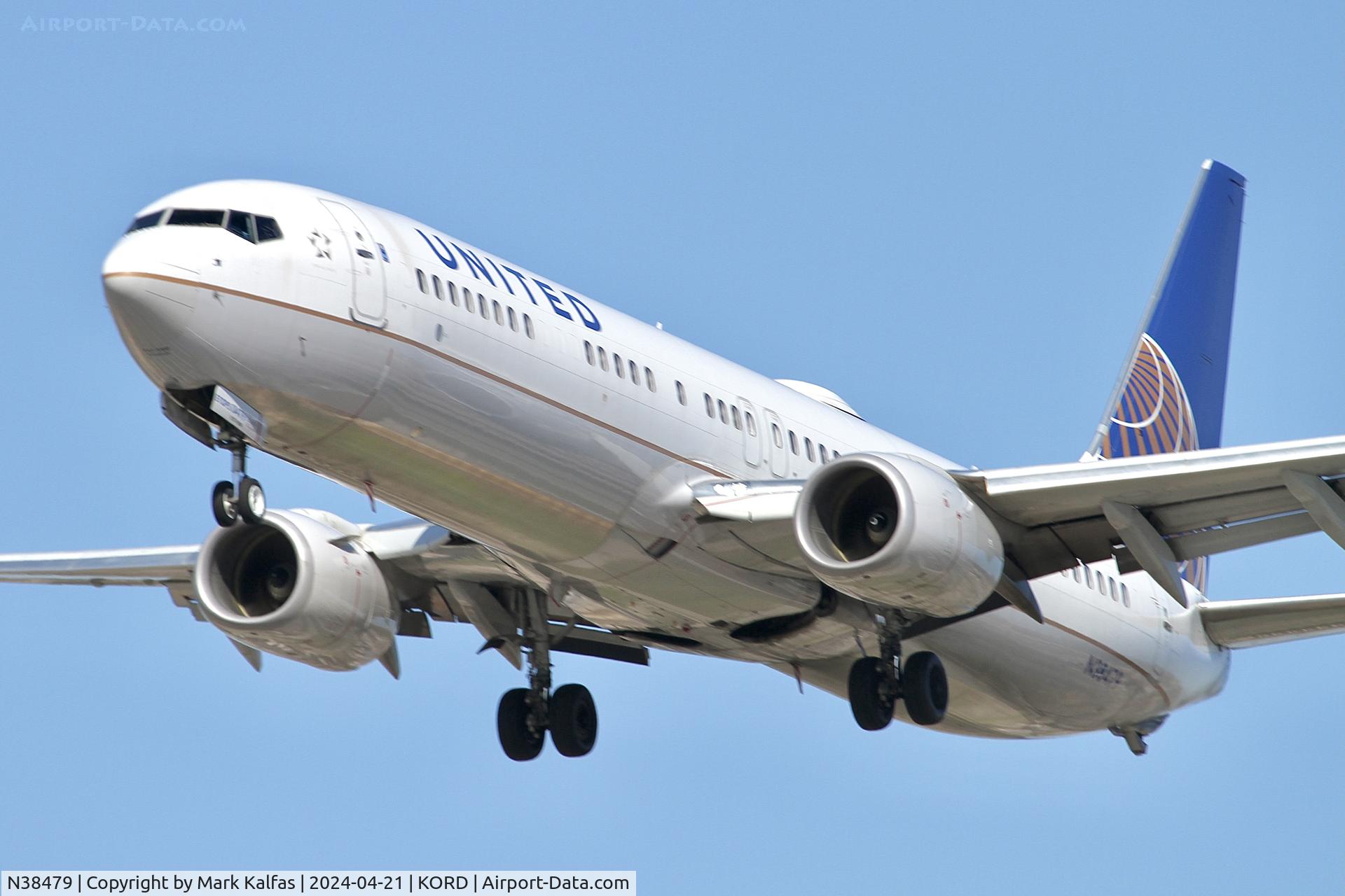 N38479, 2016 Boeing 737-924/ER C/N 62817, B739 United Airlines Boeing 737-924ER N38479 28C approach KORD