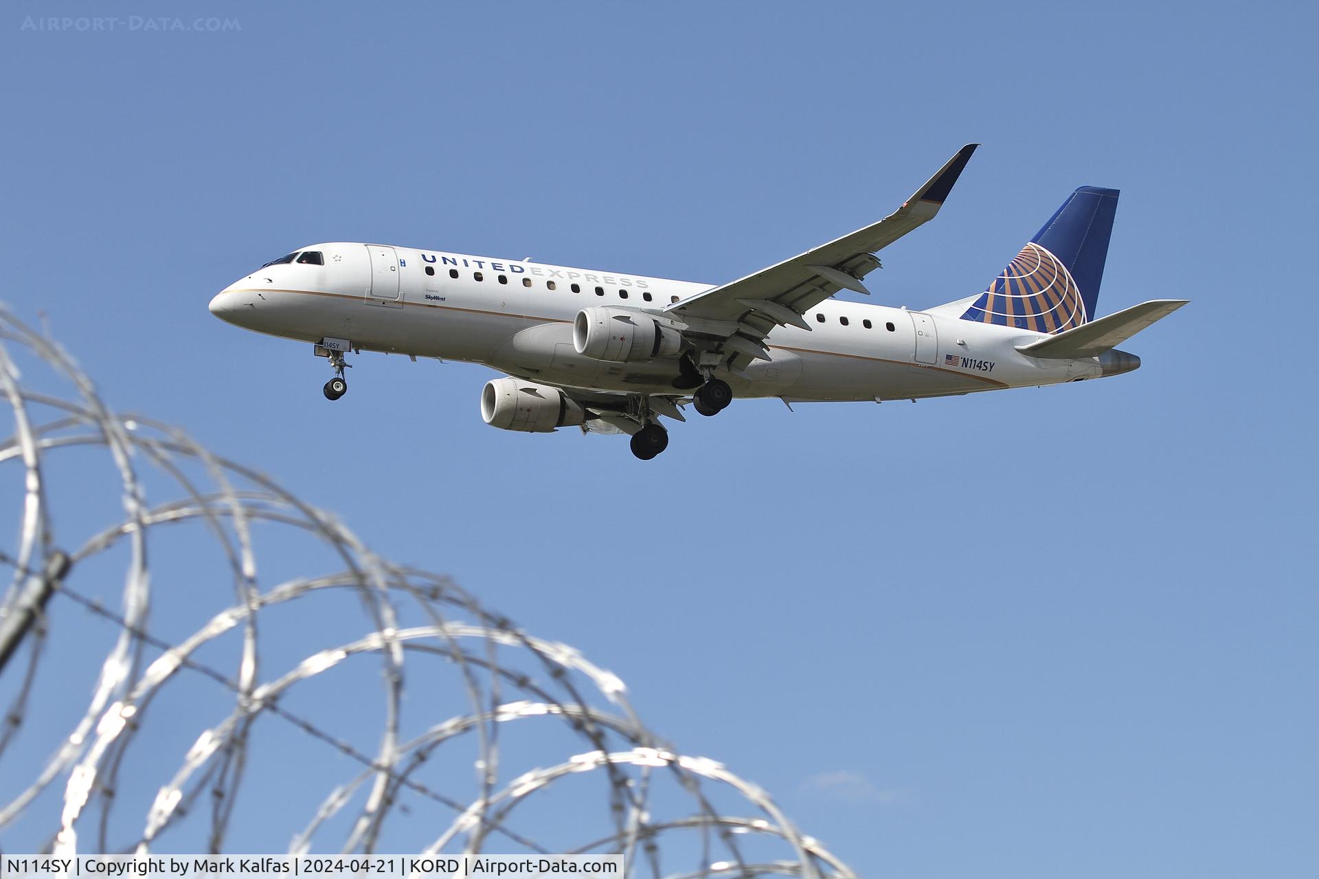 N114SY, 2014 Embraer 175LR (ERJ-170-200LR) C/N 17000410, E75L SkyWest/United Express EMBRAER 175 N114SY 28C approach KORD