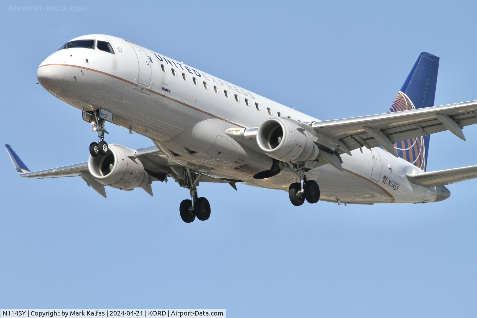 N114SY, 2014 Embraer 175LR (ERJ-170-200LR) C/N 17000410, E75L SkyWest/United Express EMBRAER 175 N114SY 28C approach KORD