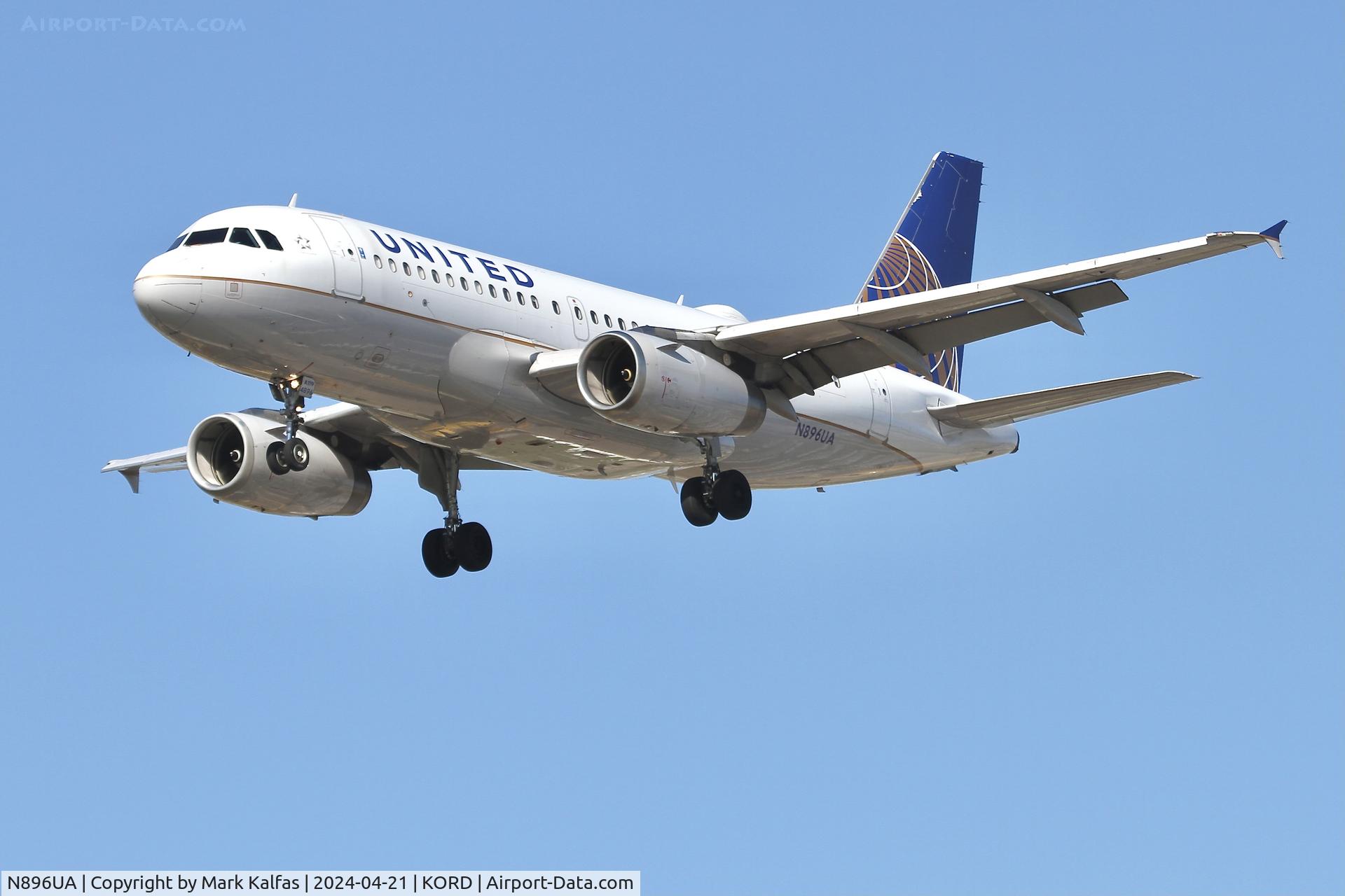 N896UA, 2007 Airbus A319-132 C/N 3144, A319 United Airlines Airbus A319-132, N896UA arriving 28C KORD