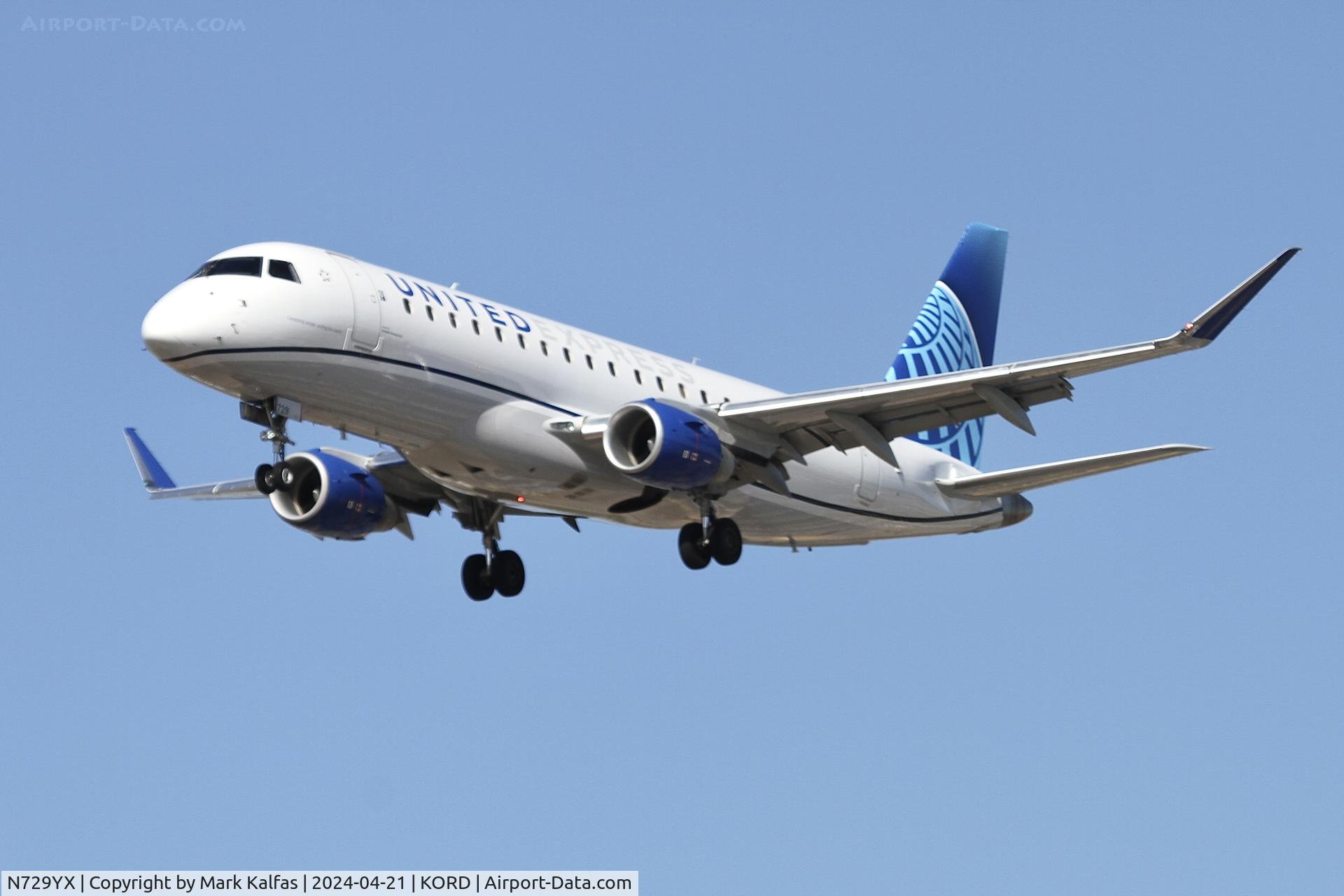 N729YX, 2015 Embraer 175LR (ERJ-170-200LR) C/N 17000512, E75L Republic AirlinesUnited Express EMBRAER 175 N729YX 28C approach KORD