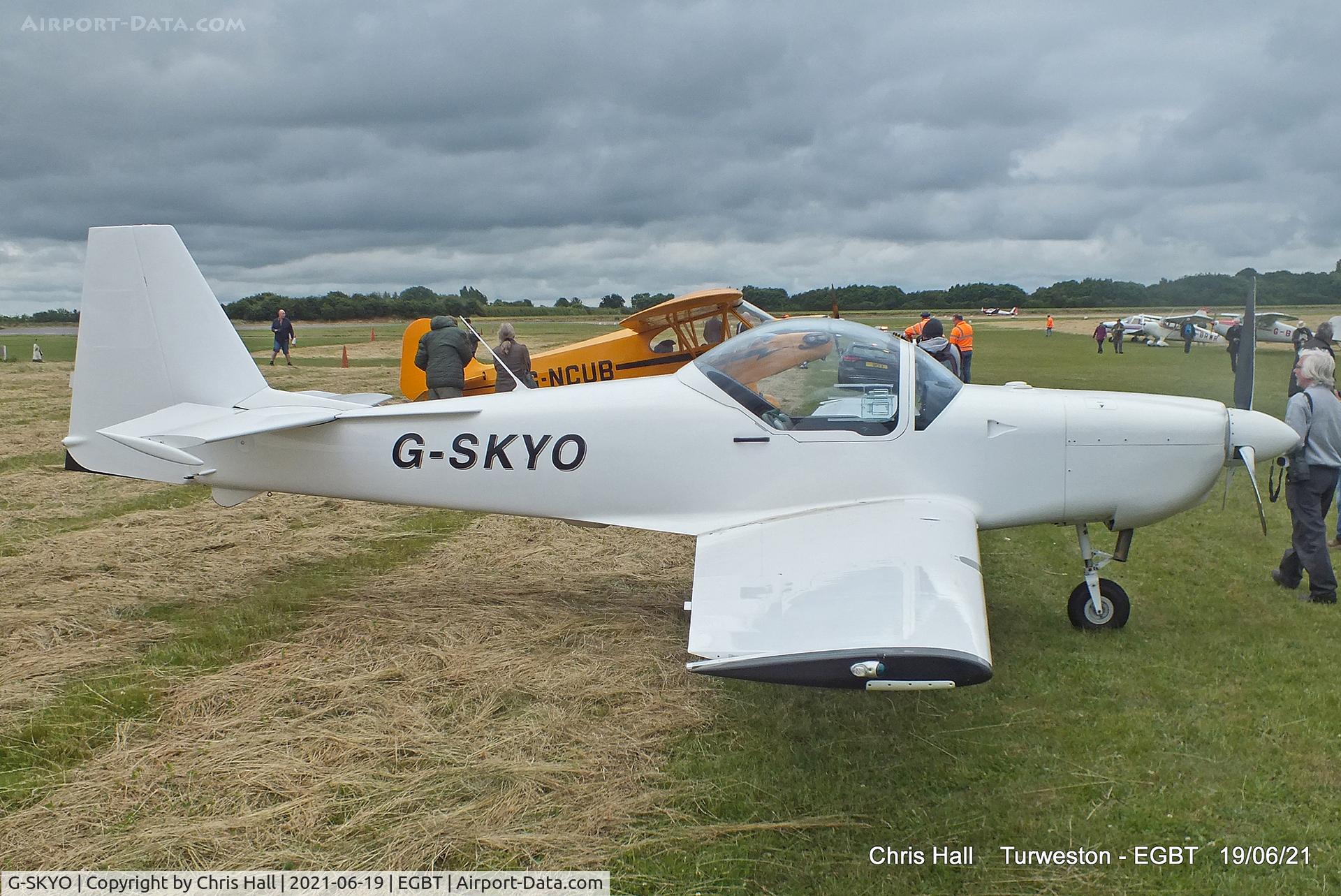 G-SKYO, 2000 Slingsby T-67M-200 Firefly C/N 2264, Turweston, Air Britain fly in