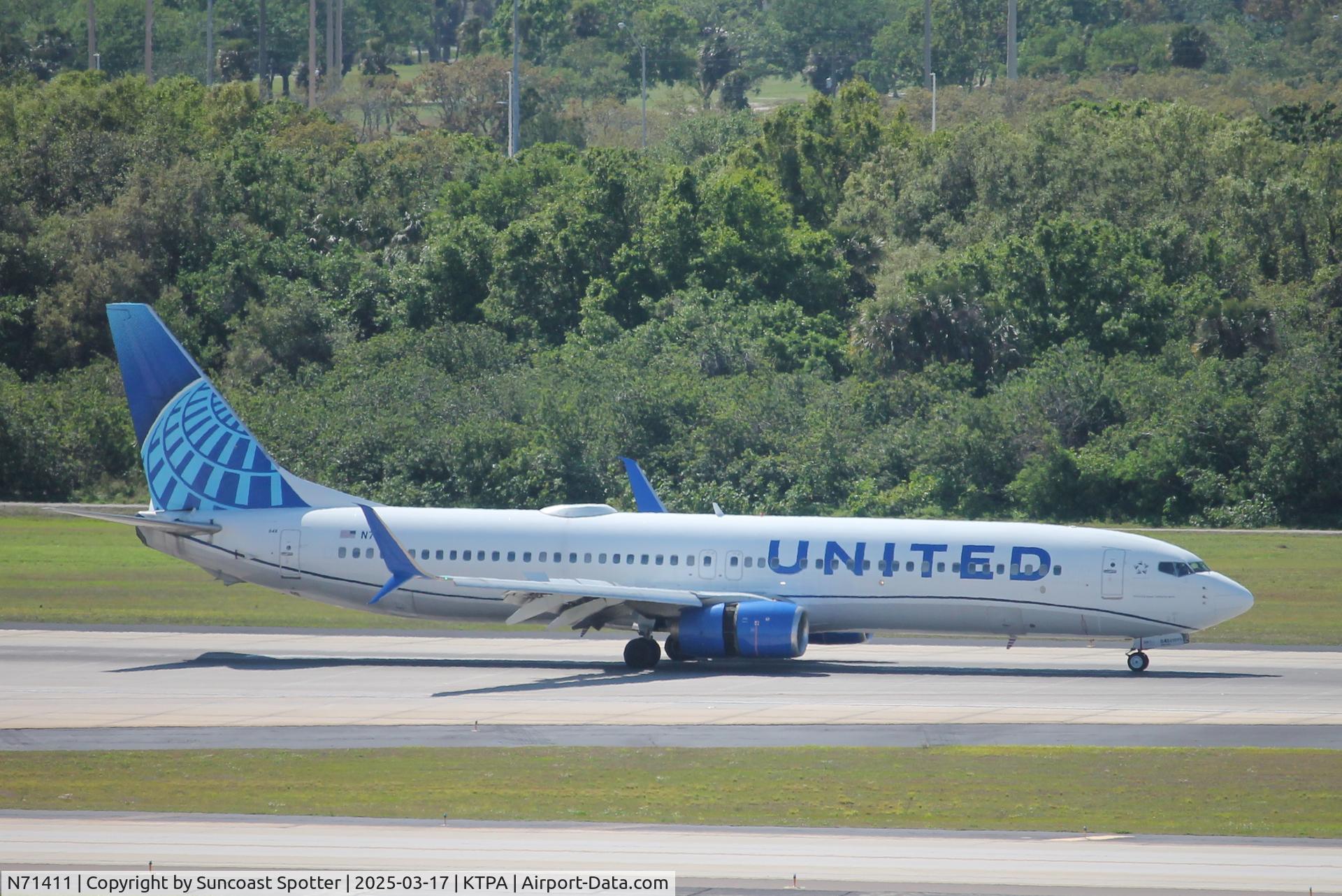 N71411, 2002 Boeing 737-924 C/N 30128, United Flight 1501 arrives at Tampa International Airport following flight from Houston-Bush Intercontinental Airport