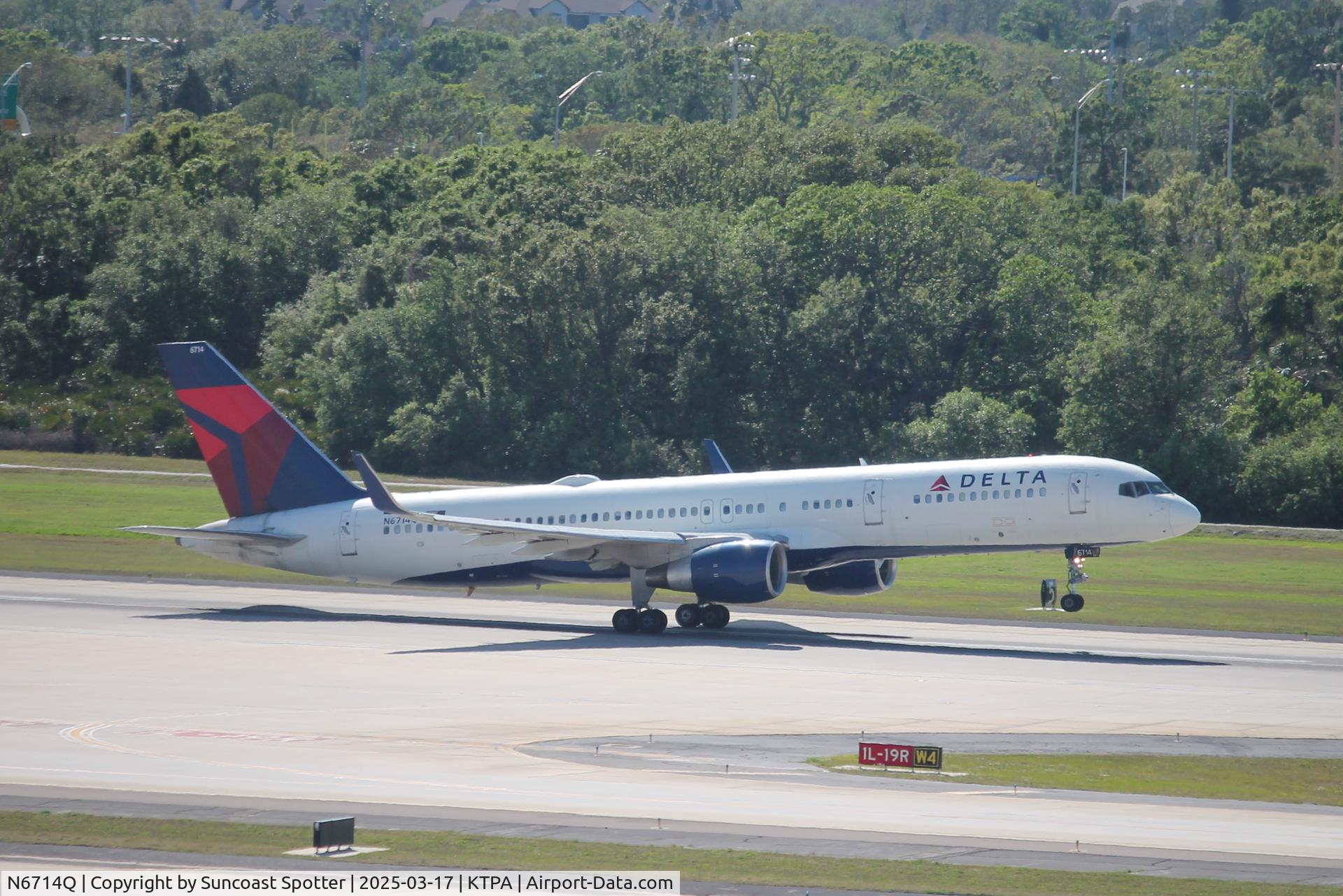 N6714Q, 2000 Boeing 757-232 C/N 30485, Delta Flight 1525 departs Tampa International Airport enroute to Hartsfield-Jackson Atlanta International Airport