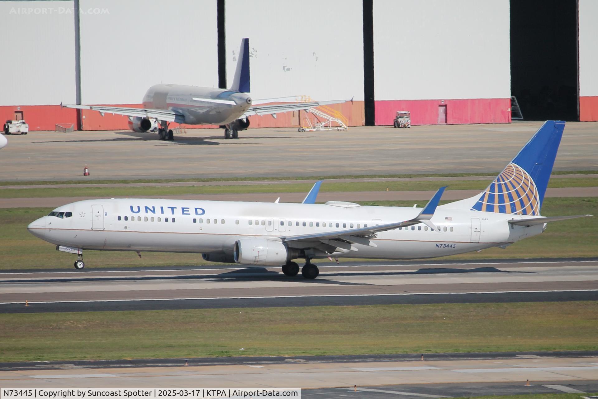 N73445, 2011 Boeing 737-924/ER C/N 40000, United Flight 2138 departs Tampa International Airport enroute to Washington-Dulles International Airport