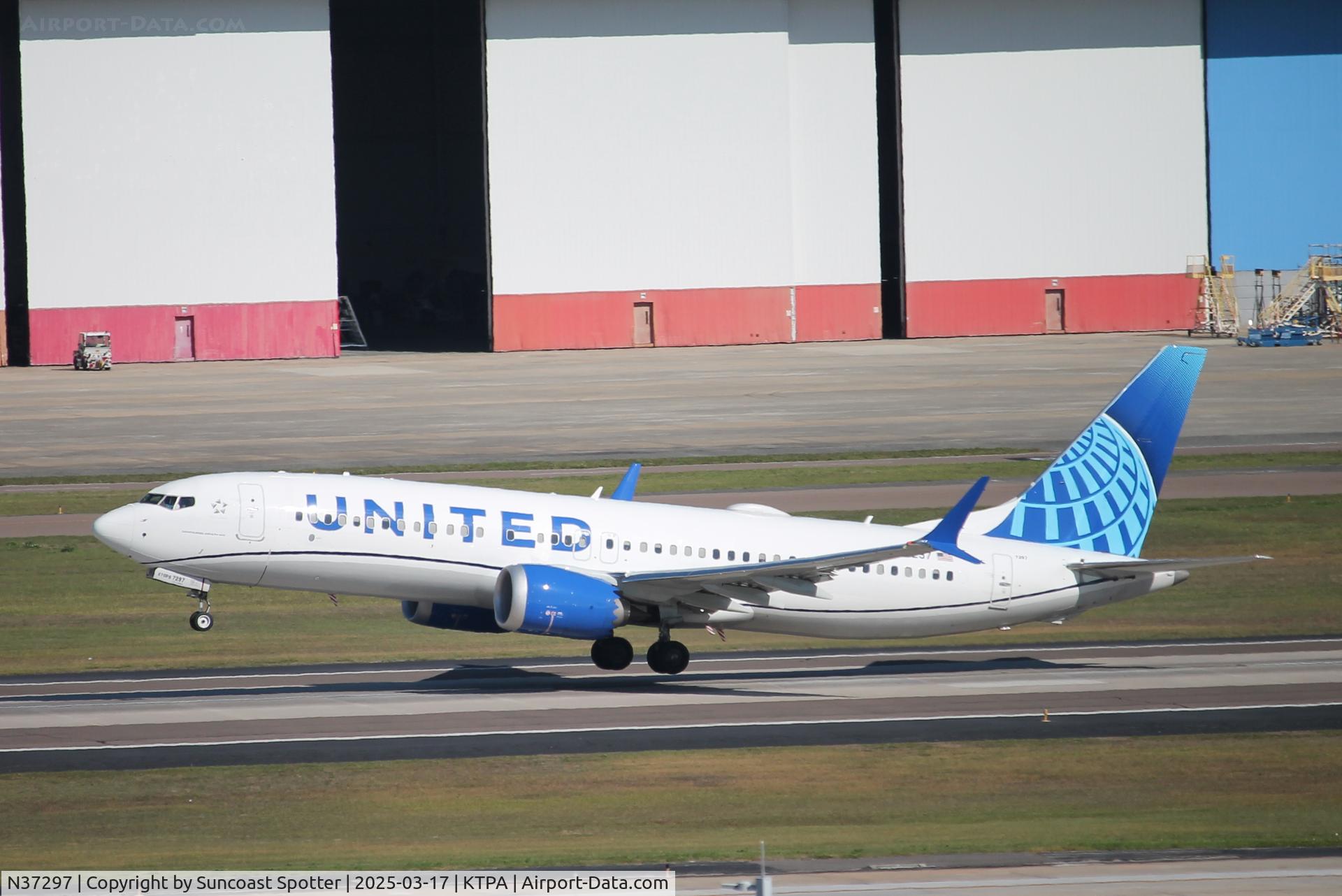N37297, 2024 Boeing 737-8 MAX C/N 67612, United Flight 2645 departs Tampa International Airport enroute to Newark-Libery International Airport