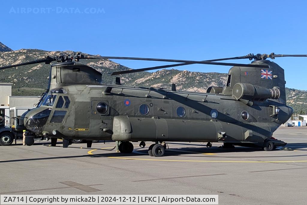 ZA714, Boeing Vertol Chinook HC.4 C/N MA026/M7005, Parked