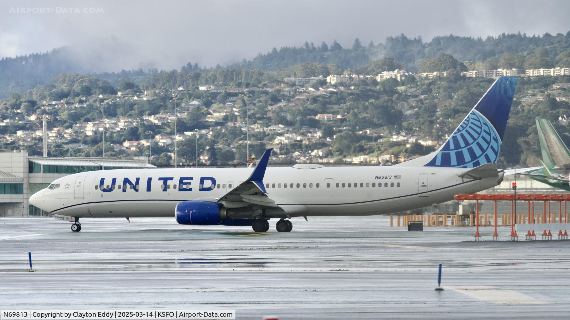 N69813, 2014 Boeing 737-924/ER C/N 43531, Departing runway 10 SFO 2025