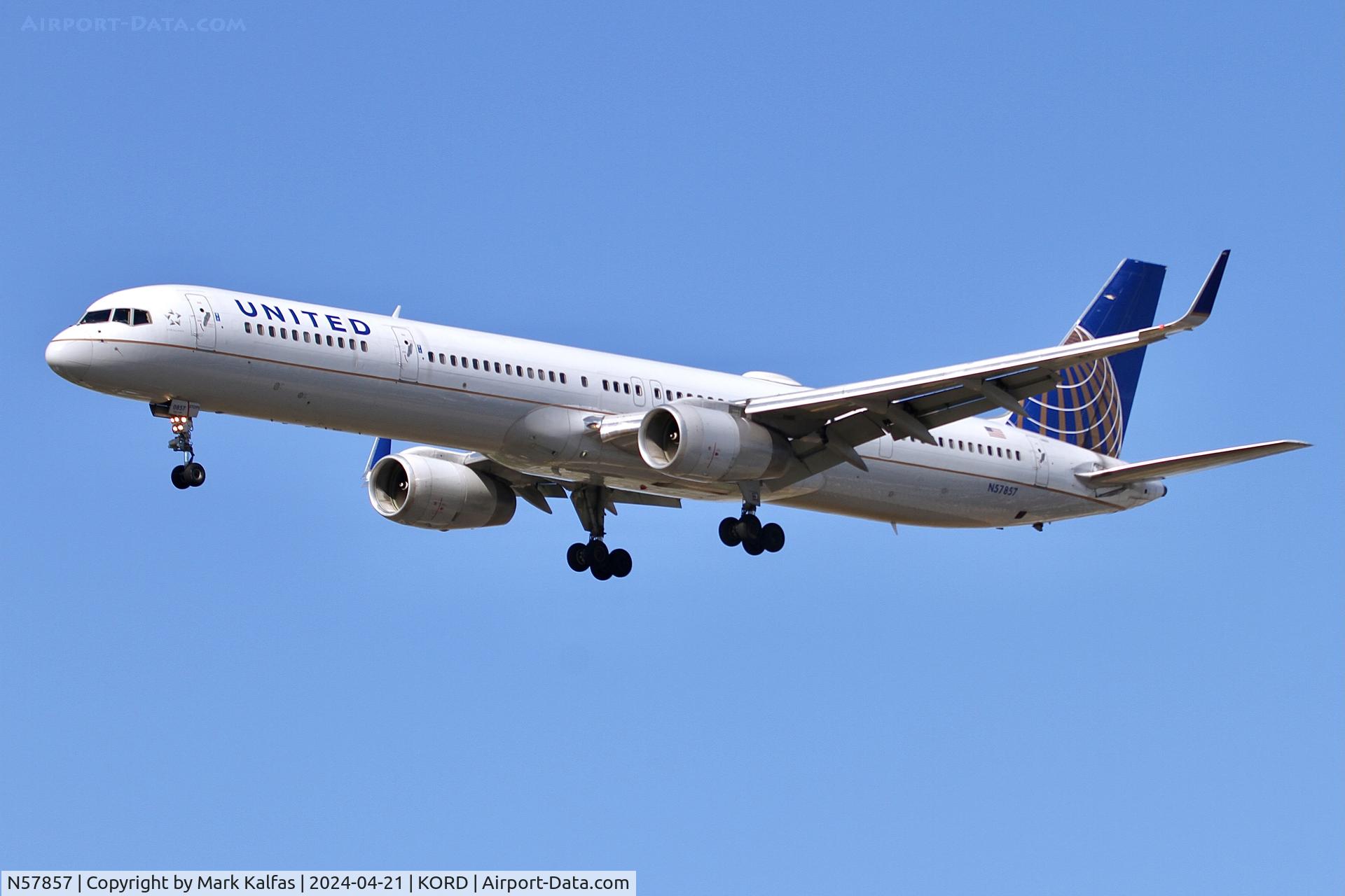 N57857, 2004 Boeing 757-324 C/N 32816, B753 UNITED AIRLINES Boeing 757-33N N57857 on approach 28C KORD