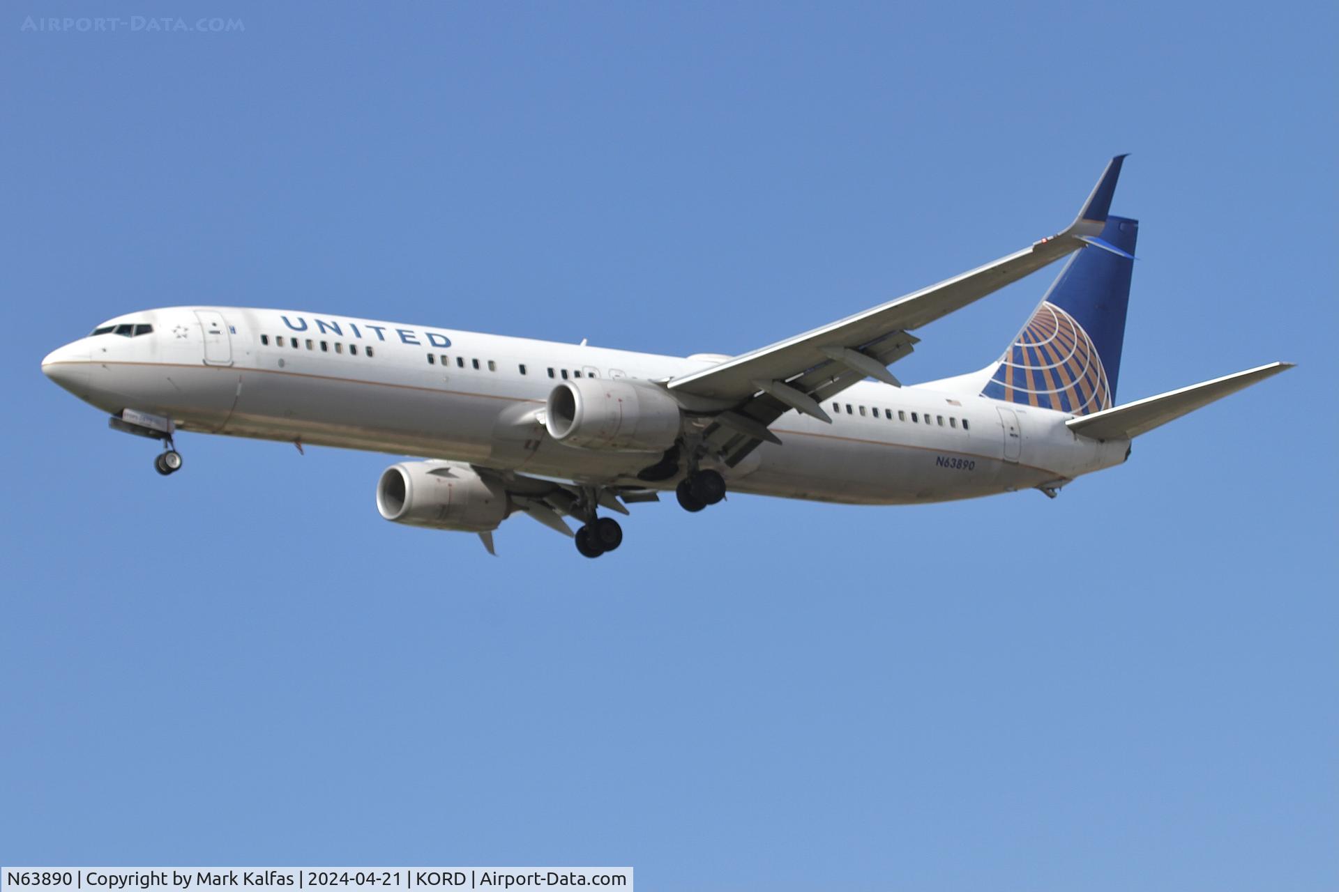 N63890, 2015 Boeing 737-924/ER C/N 42194, B739 United Airlines Boeing 737-924/ER N63890 arriving 28C KORD