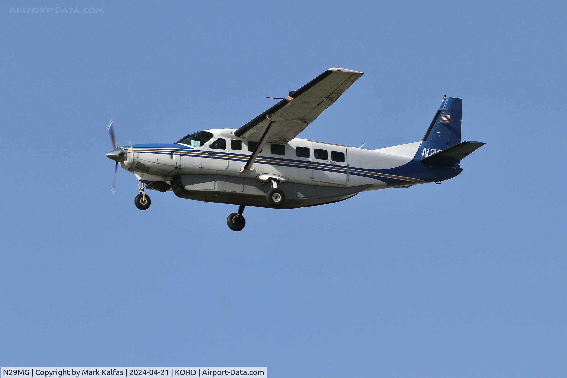 N29MG, 2000 Cessna 208B C/N 208B0812, C208 Southern Airways Express, Cessna 208B Grand Caravan N29G arriving on 28C