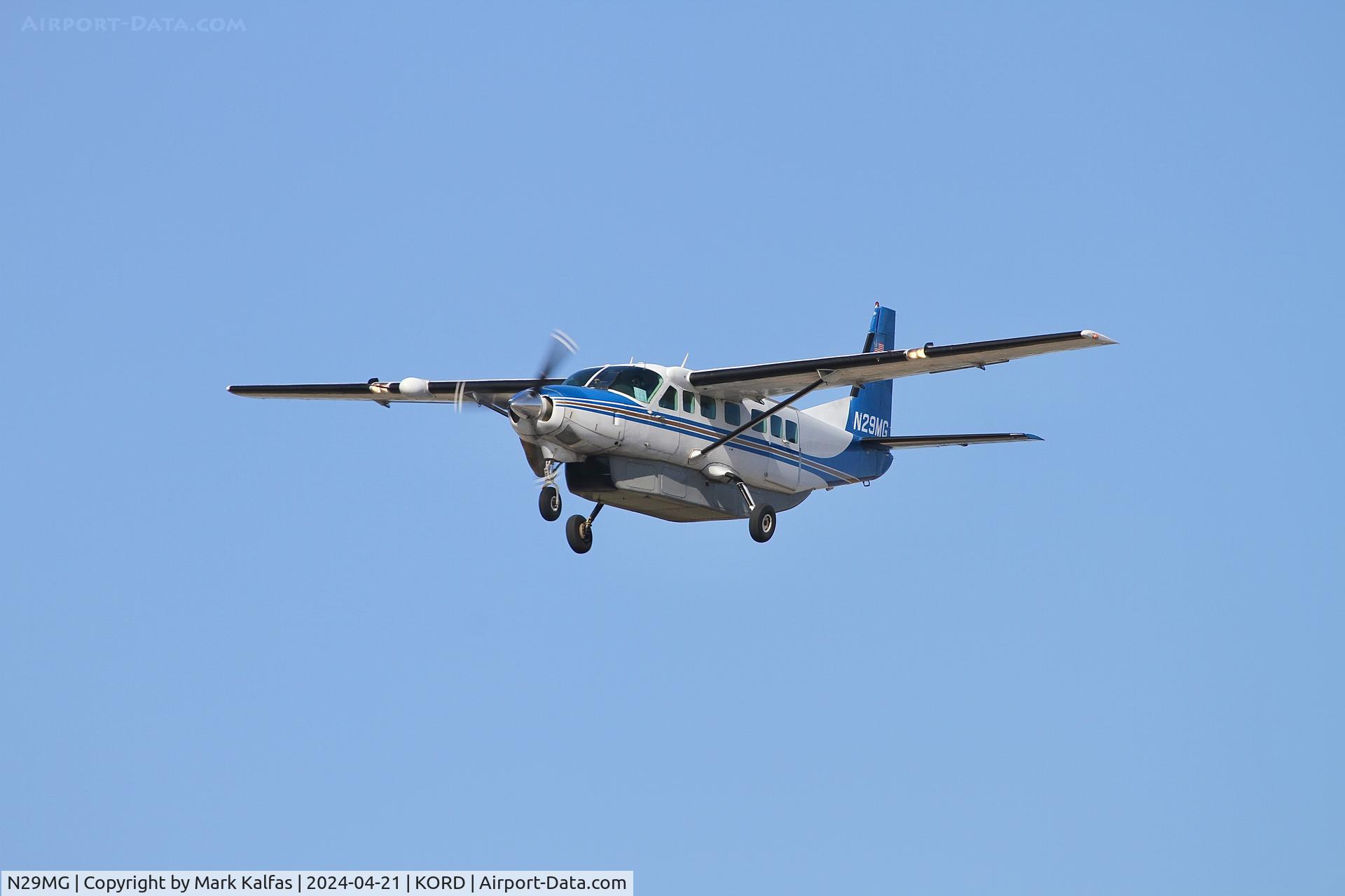 N29MG, 2000 Cessna 208B C/N 208B0812, C208 Southern Airways Express, Cessna 208B Grand Caravan N29G arriving on 28C
