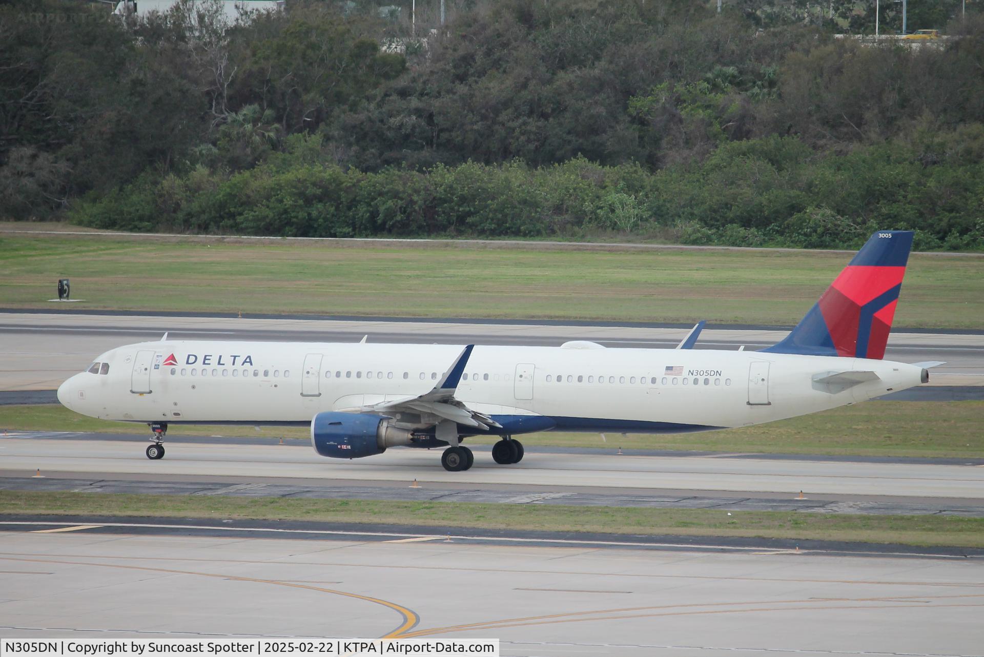 N305DN, 2016 Airbus A321-211 C/N 7149, Delta Flight 1227 taxis at Tampa International Airport prior to flight to Hartsfield-Jackson Atlanta International Airport