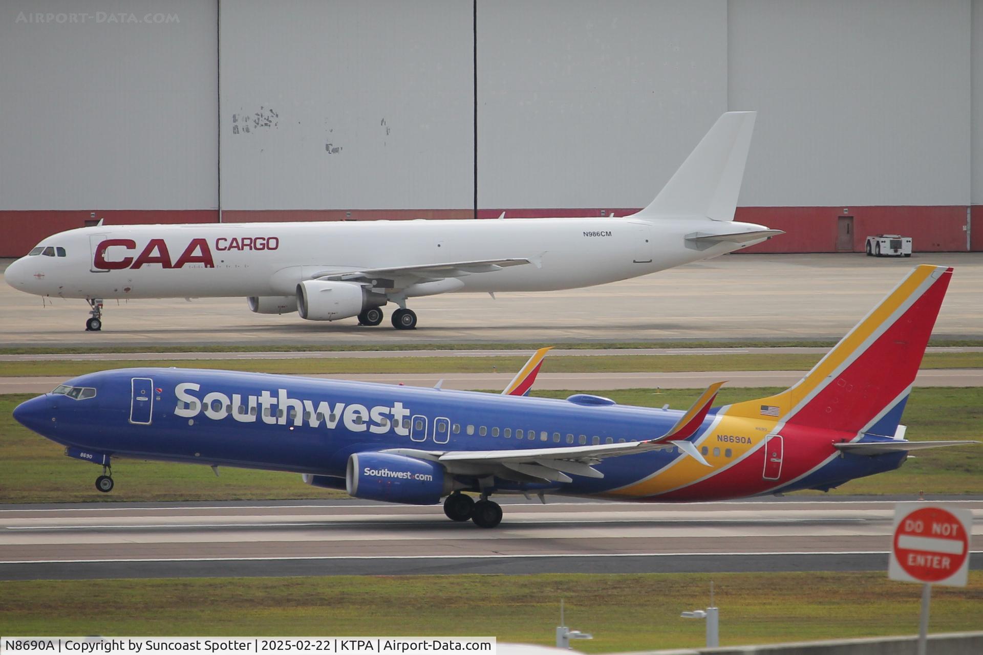 N8690A, 2016 Boeing 737-8H4 C/N 36916, Southwest Flight 3178 departs Tampa International Airport enroute to Chicago-Midway International Airport
