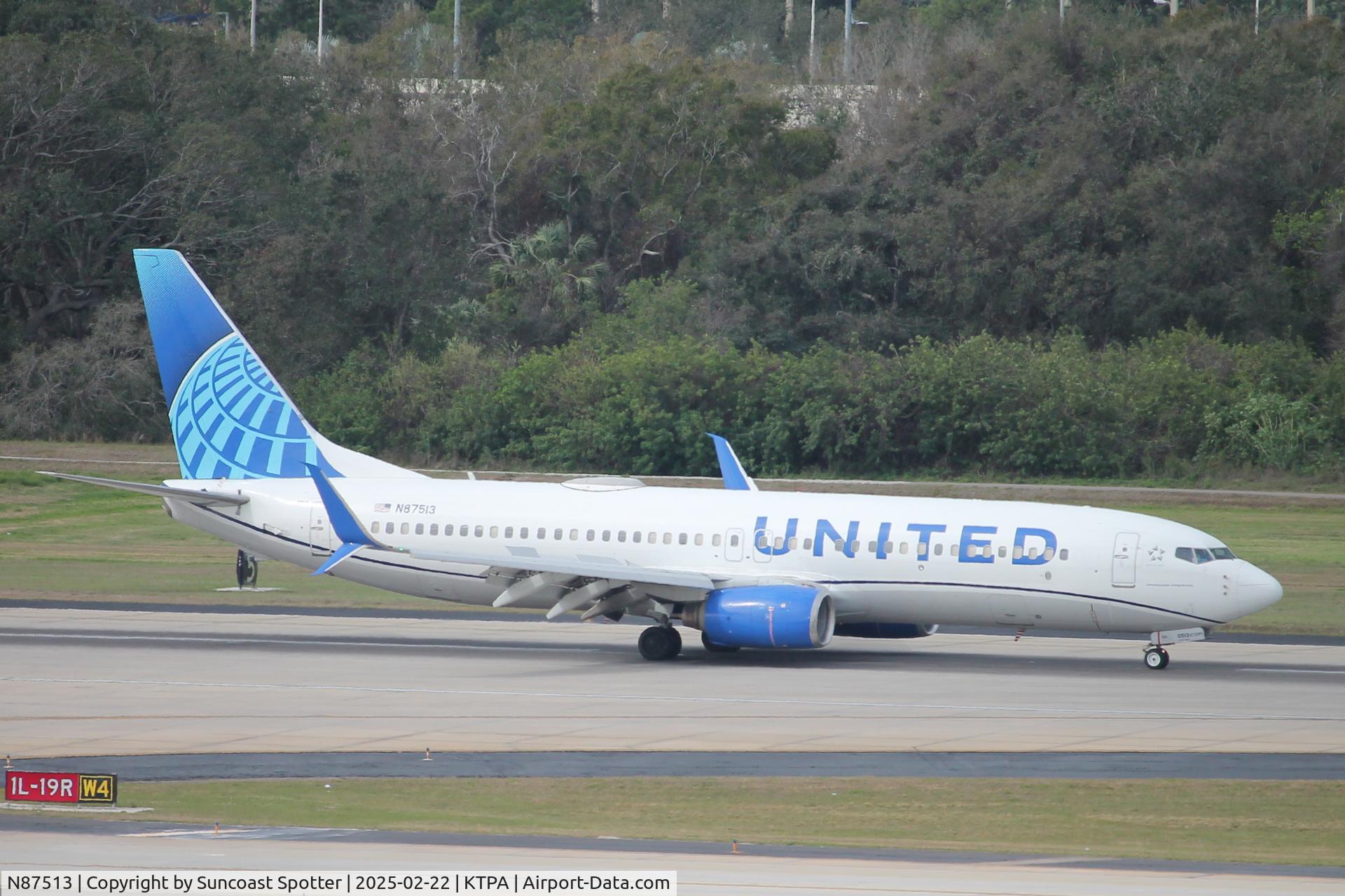 N87513, 2008 Boeing 737-824 C/N 31621, United Flight 683 arrives at Tampa International Airport following flight from Washington-Dulles International Airport