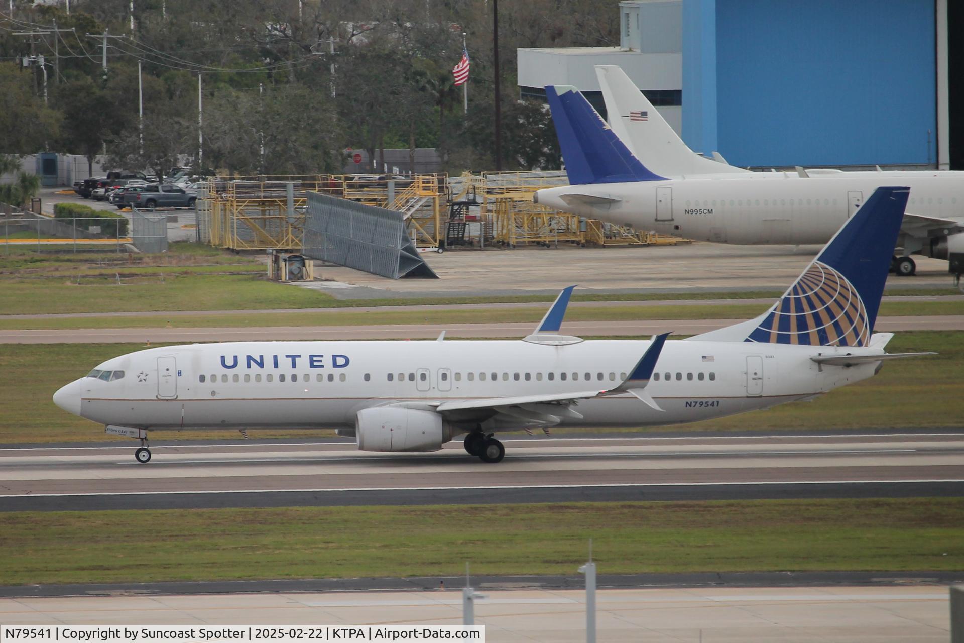 N79541, 2017 Boeing 737-824 C/N 63725, United Flight 2047 departs Tampa International Airport enroute to Chicago-O’Hare International Airport