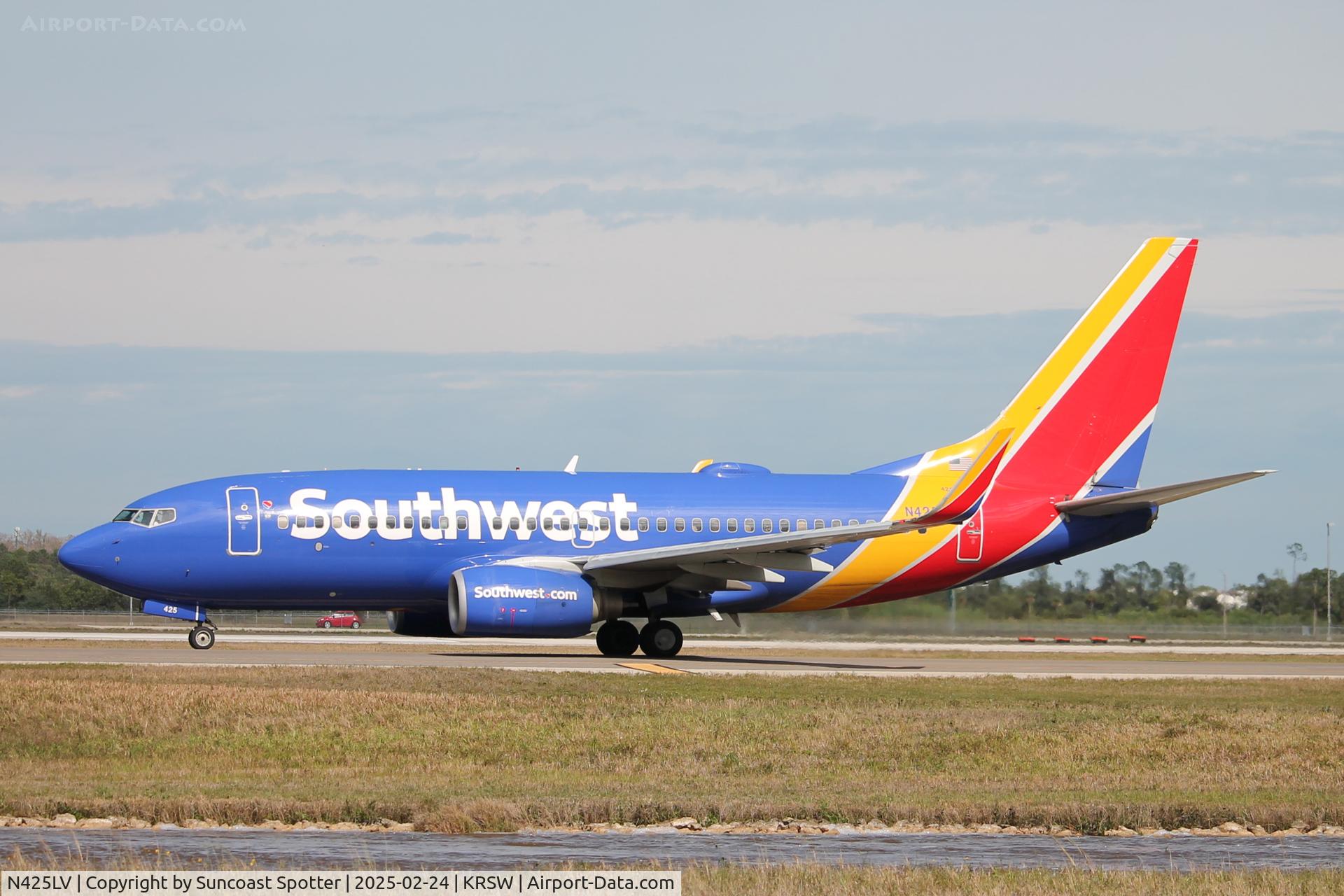 N425LV, 2002 Boeing 737-7H4 C/N 29829, Southwest Flight 3286 taxis at Southwest Florida International Airport prior to flight to Pittsburgh International Airport