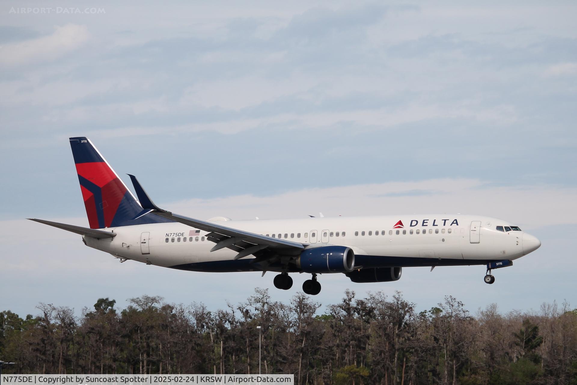 N775DE, 2013 Boeing 737-8EH C/N 39620, Delta Flight 2474 arrives on Runway 6 at Southwest Florida International Airport following flight from Boston-Logan International Airport