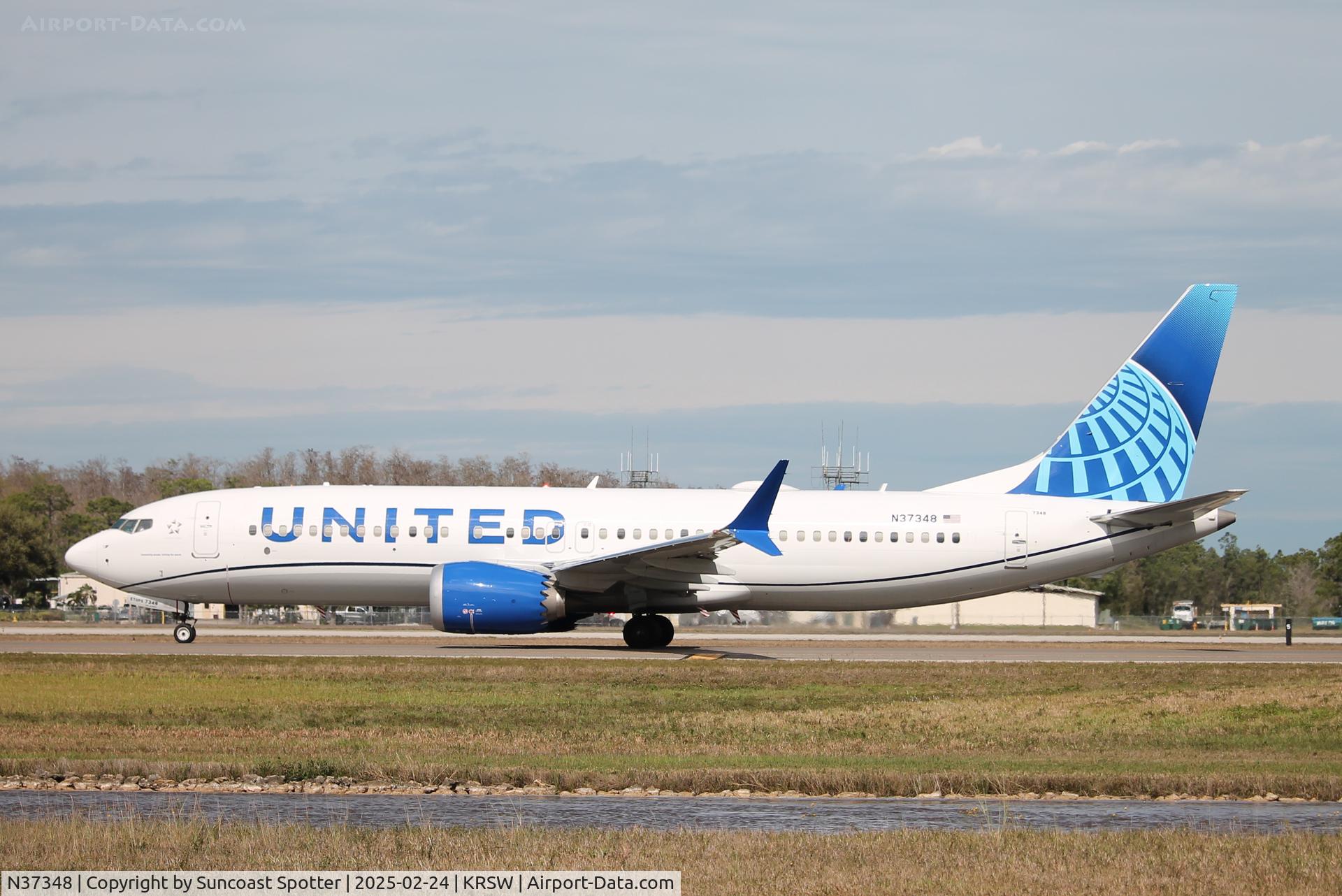 N37348, 2024 United Airlines Boeing C/N 67621, United Flight 357 taxis at Southwest Florida International Airport prior to flight to Cleveland-Hopkins International Airport
