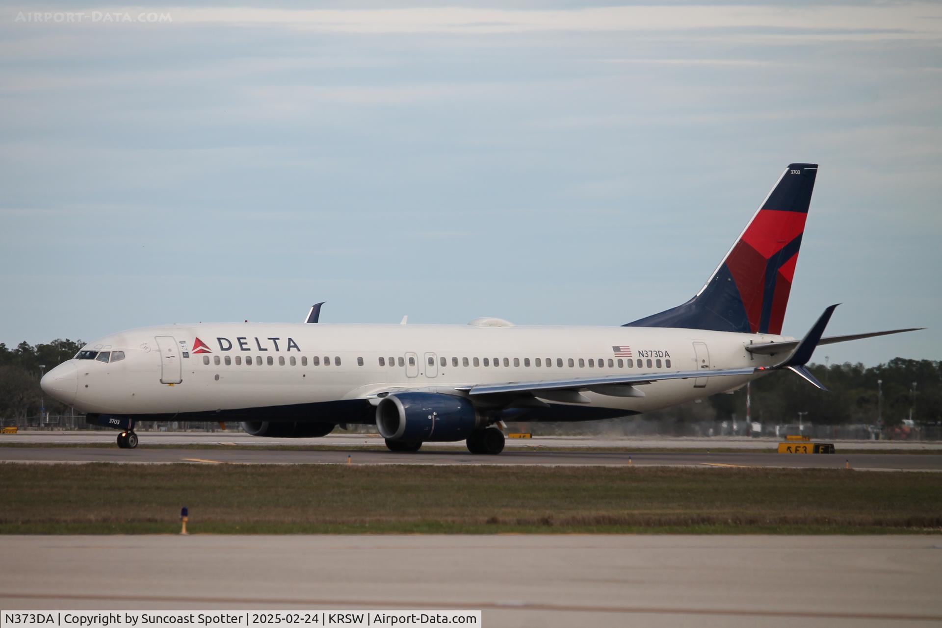 N373DA, 1998 Boeing 737-832 C/N 29621, Delta Flight 564 taxis at Southwest Florida International Airport prior to flight to Boston-Logan International Airport