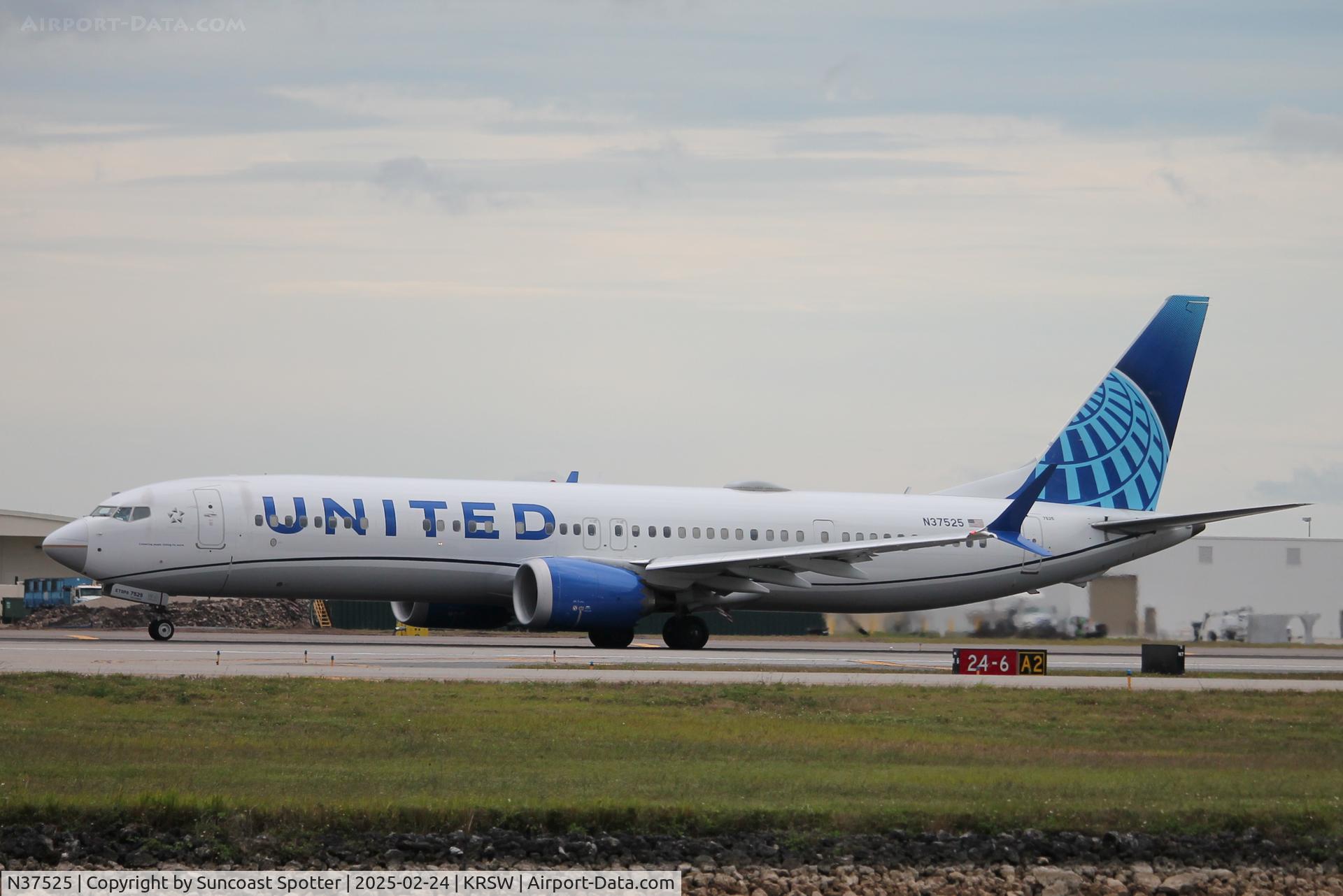 N37525, 2019 Boeing 737-9 MAX C/N 64500, United Flight 2390 departs Runway 6 at Southwest Florida International Airport enroute to Houston-Bush Intercontinental Airport