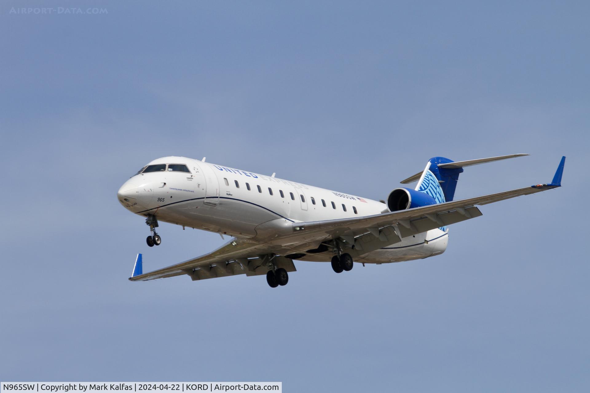 N965SW, 2003 Bombardier CRJ-200ER (CL-600-2B19) C/N 7871, CRJ2 SkyWest/United Express Bombardier CL-600-2B19 N965SW Arriving 28C KORD