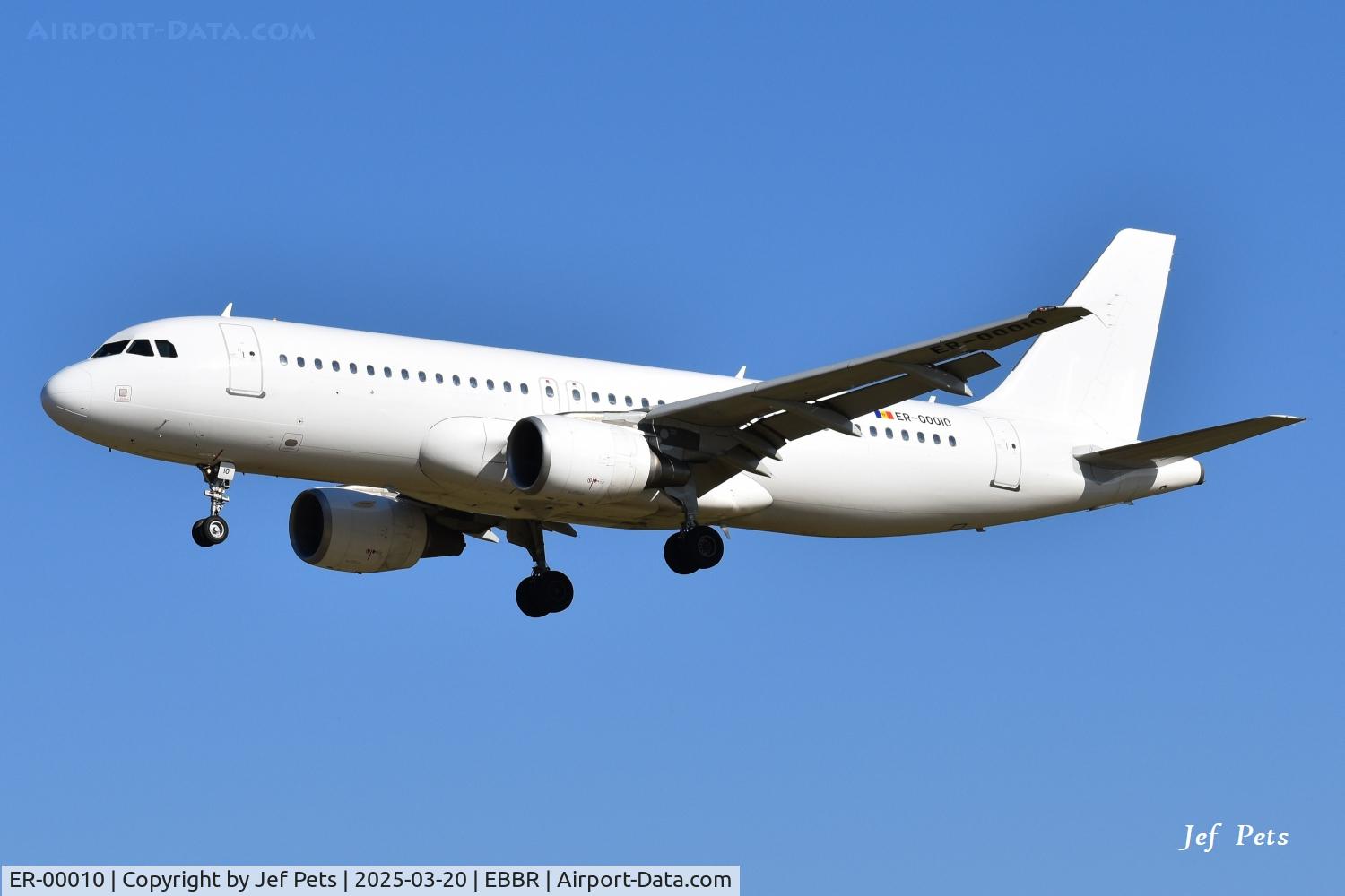 ER-00010, 2011 Airbus A320-214 C/N 4894, Landing at Brussels Airport.