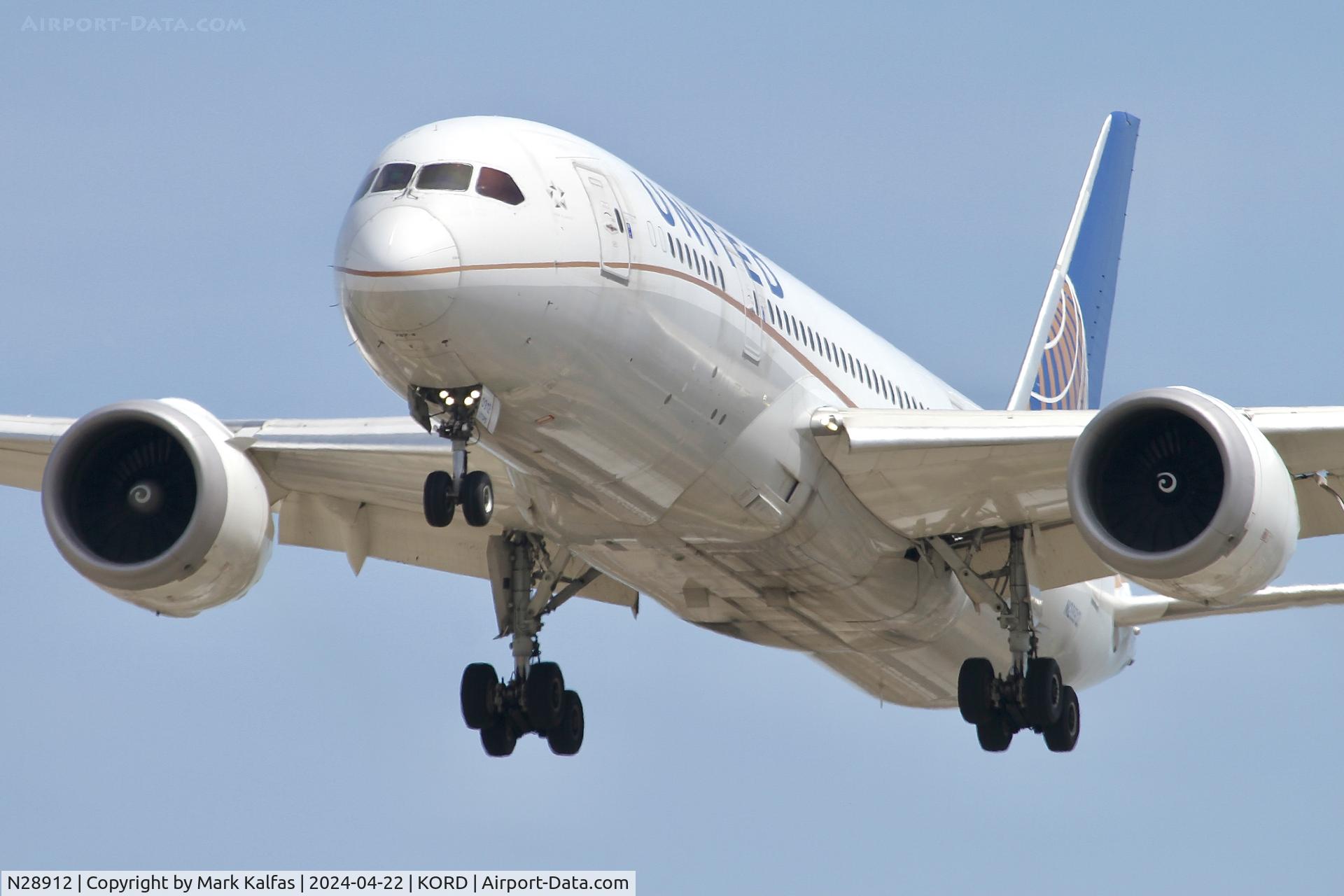 N28912, 2014 Boeing 787-8 Dreamliner C/N 34828, B789 United Airlines  Boeing 787-8 Dreamliner N28912 arriving 28C KORD