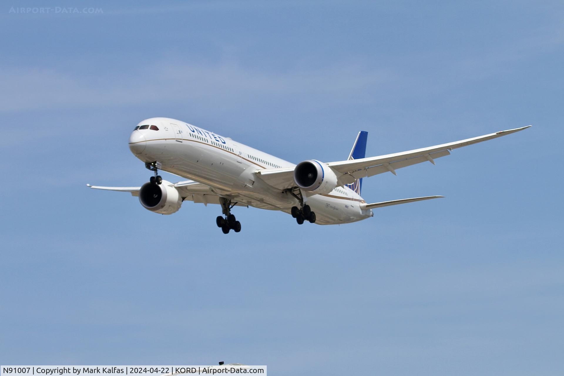 N91007, 2017 Boeing 787-10 Dreamliner Dreamliner C/N 40929, B78X UNITED AIRLINES BOEING 787-10 DREAMLINER N91007 arriving 28C KORD