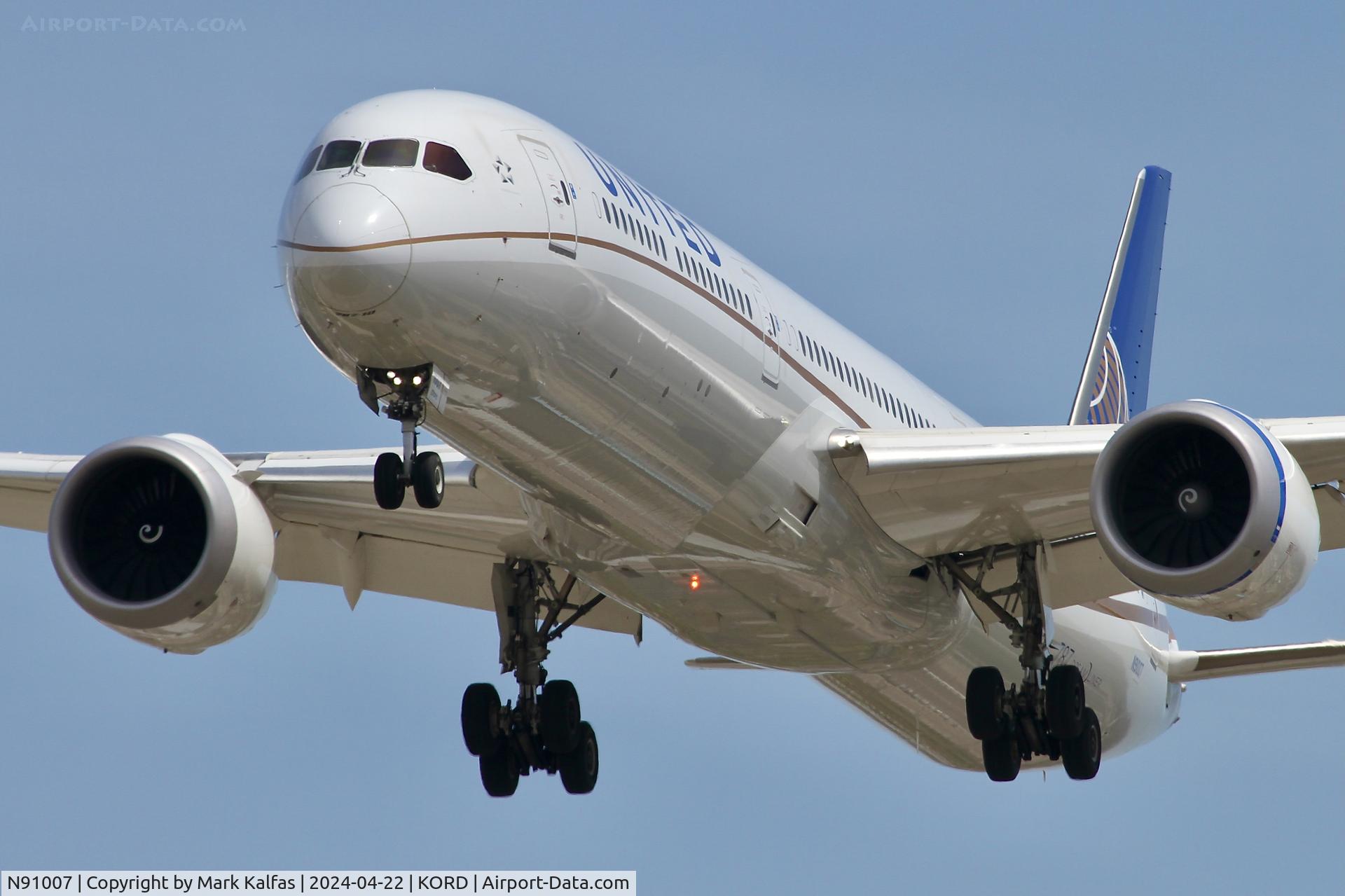 N91007, 2017 Boeing 787-10 Dreamliner Dreamliner C/N 40929, B78X UNITED AIRLINES BOEING 787-10 DREAMLINER N91007 arriving 28C KORD