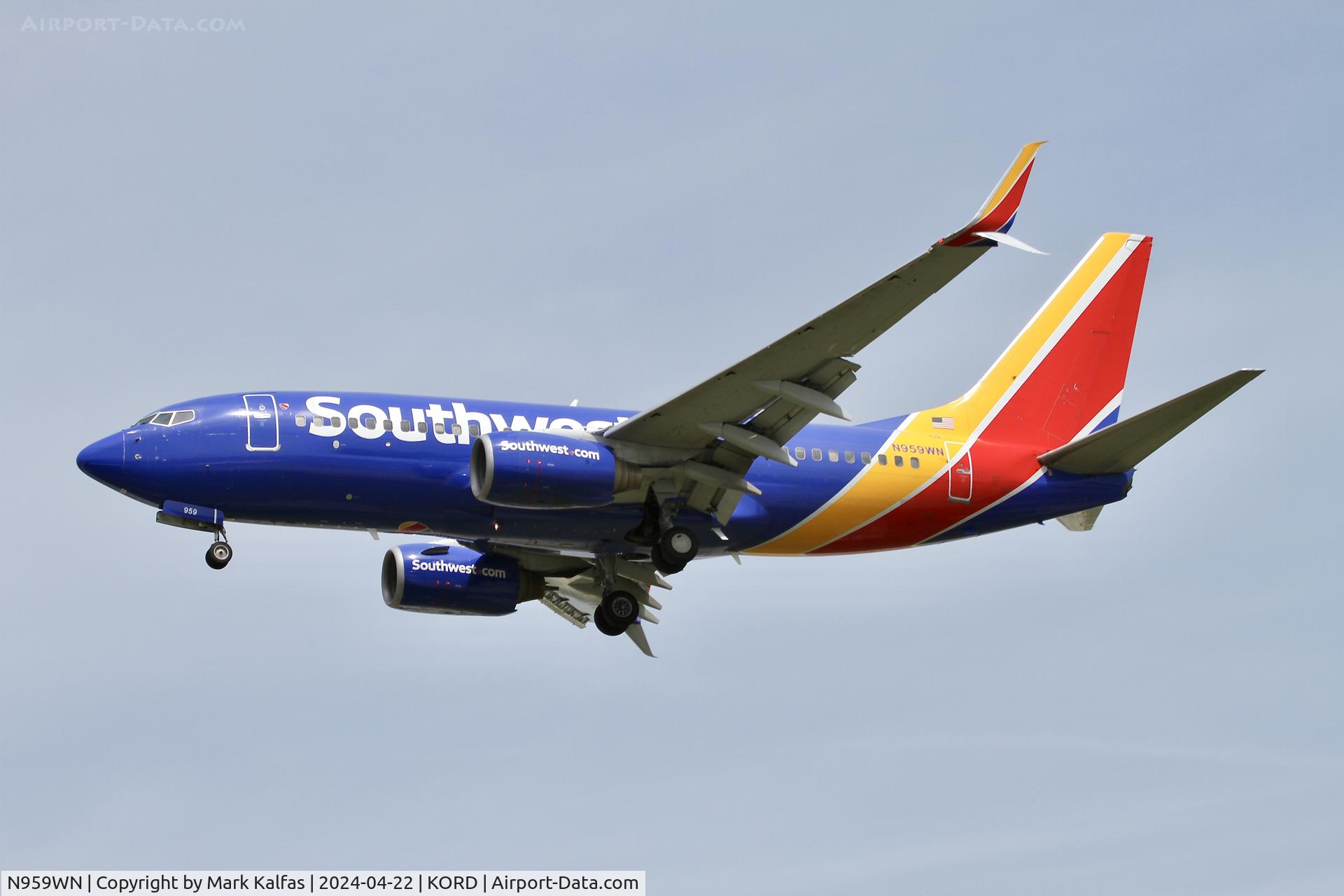 N959WN, 2011 Boeing 737-7H4 C/N 36674, B737 Southwest Airlines Boeing 737-7H4 N959WN arriving 28C KORD