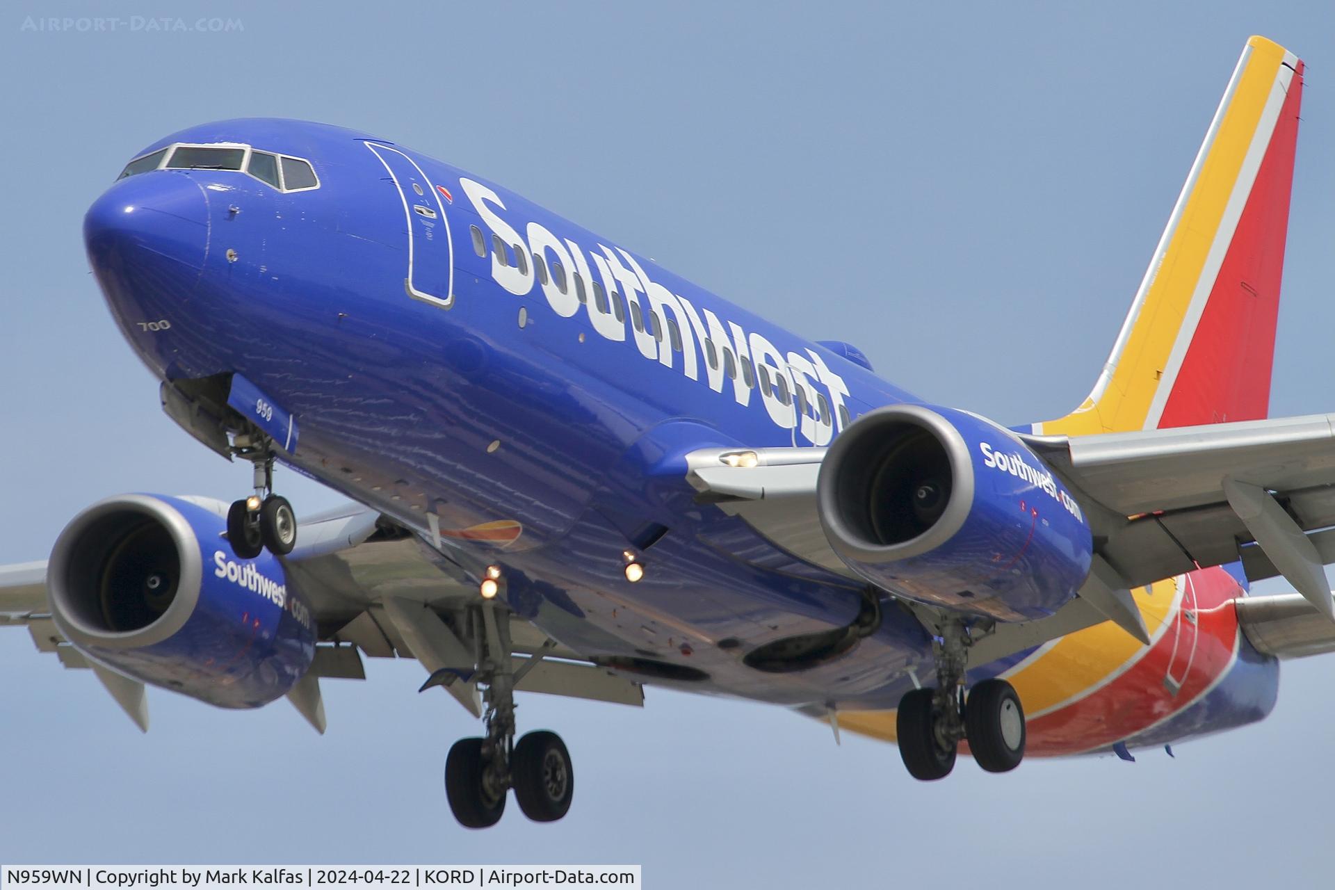 N959WN, 2011 Boeing 737-7H4 C/N 36674, B737 Southwest Airlines Boeing 737-7H4 N959WN arriving 28C KORD