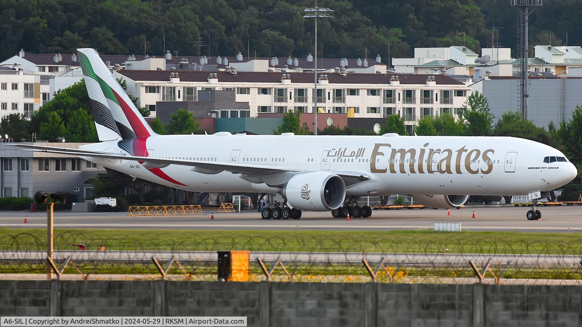 A6-SIL, 2009 Boeing 777-35R/ER C/N 36563, UAE President state visit. 
