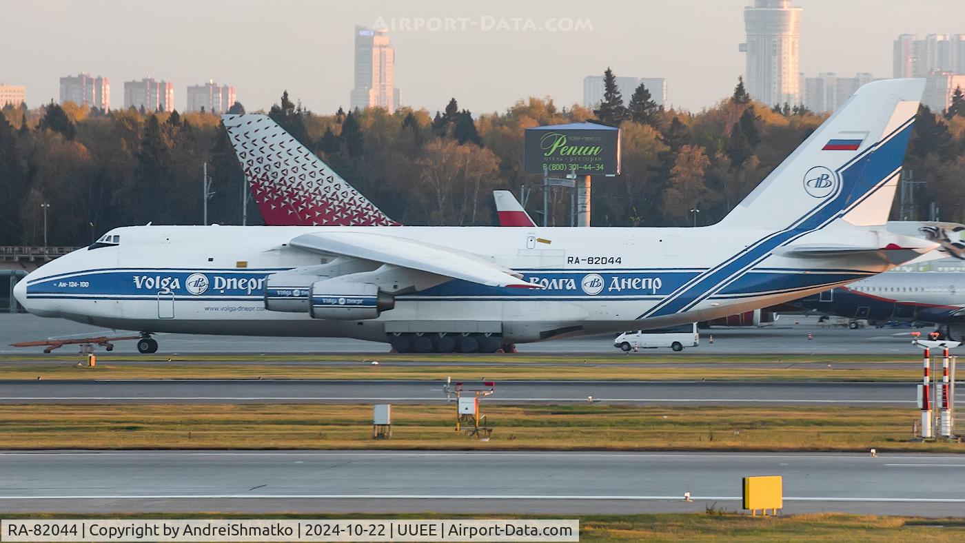 RA-82044, 1991 Antonov An-124-100 Ruslan C/N 9773054155109, Stopover at SVO.