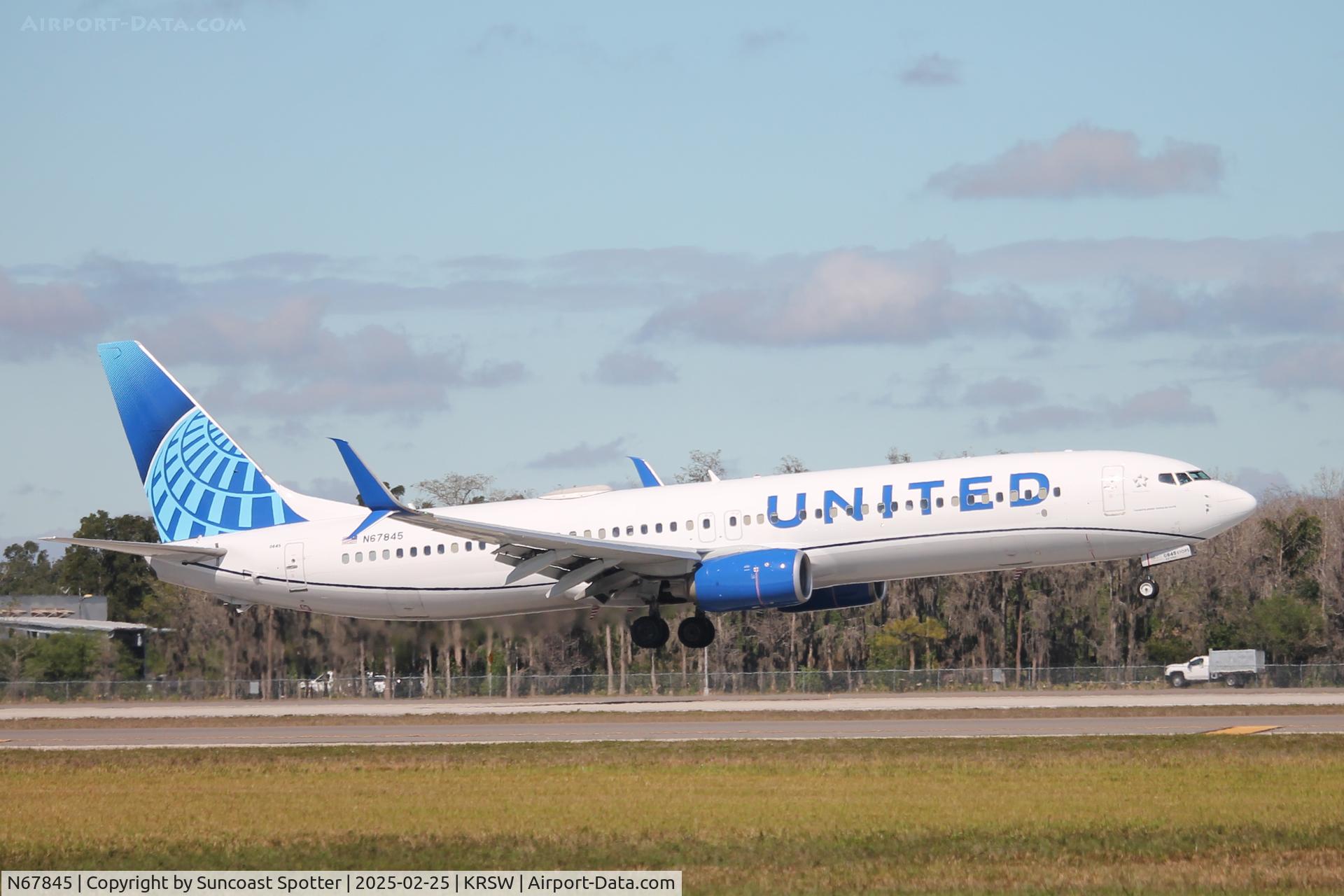N67845, 2015 Boeing 737-924/ER C/N 42185, United Flight 1406 arrives at Southwest Florida International Airport following flight from Washington-Dulles International Airport