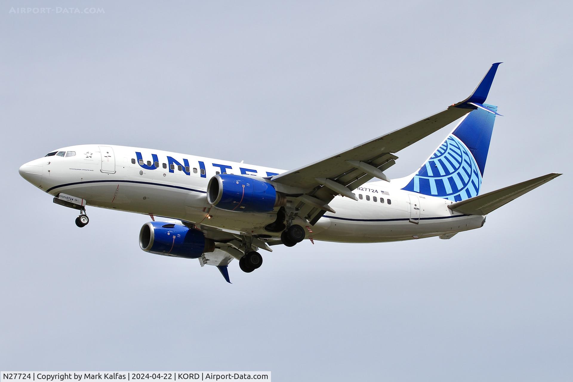 N27724, 1999 Boeing 737-724 C/N 28791, B737 United Airlines Boeing 737-724 N27724 on approch 28C KORD