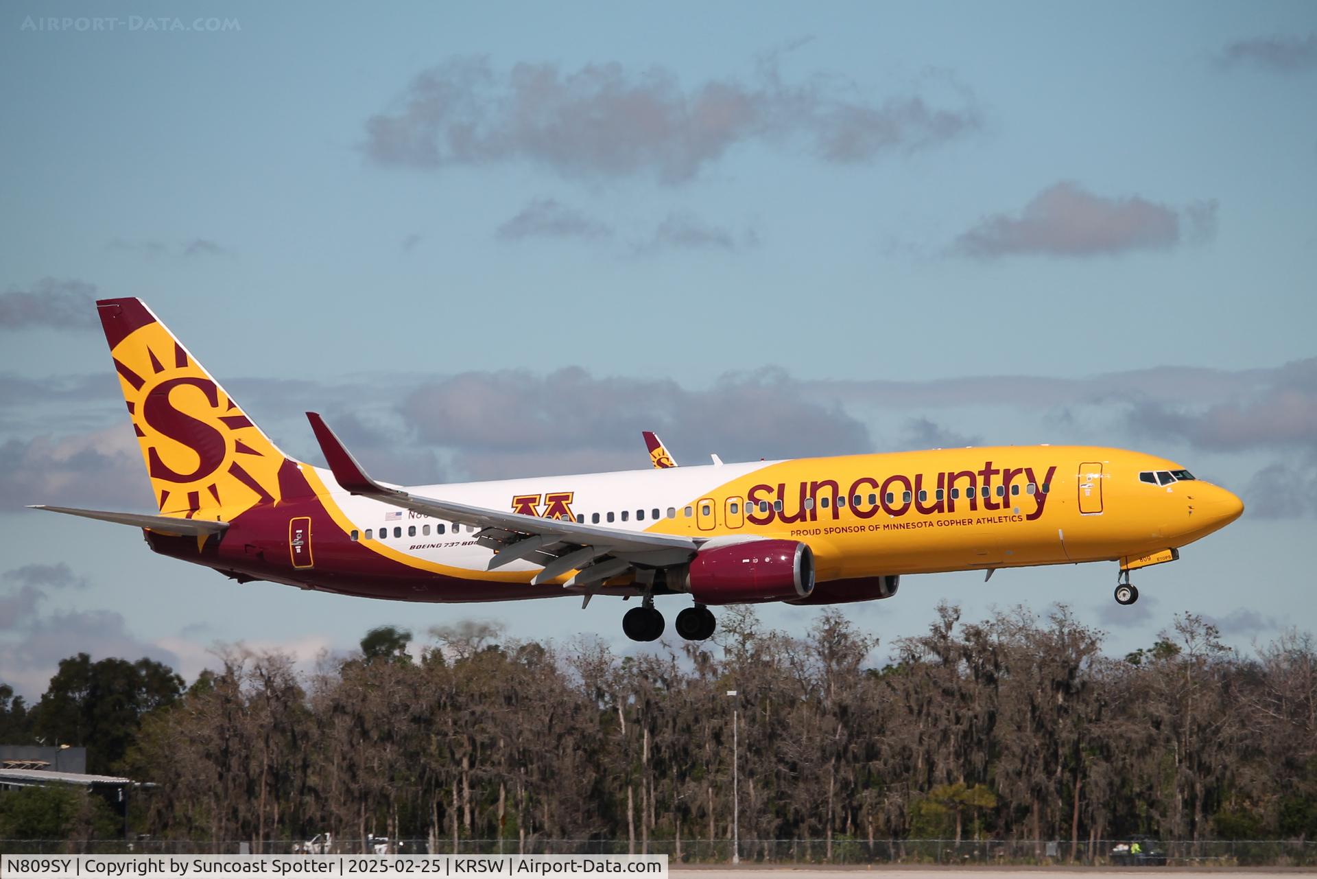 N809SY, 2005 Boeing 737-8Q8 C/N 30683, Sun Country Flight 381 arrives at Southwest Florida International Airport following flight from Minneapolis-St Paul International Airport