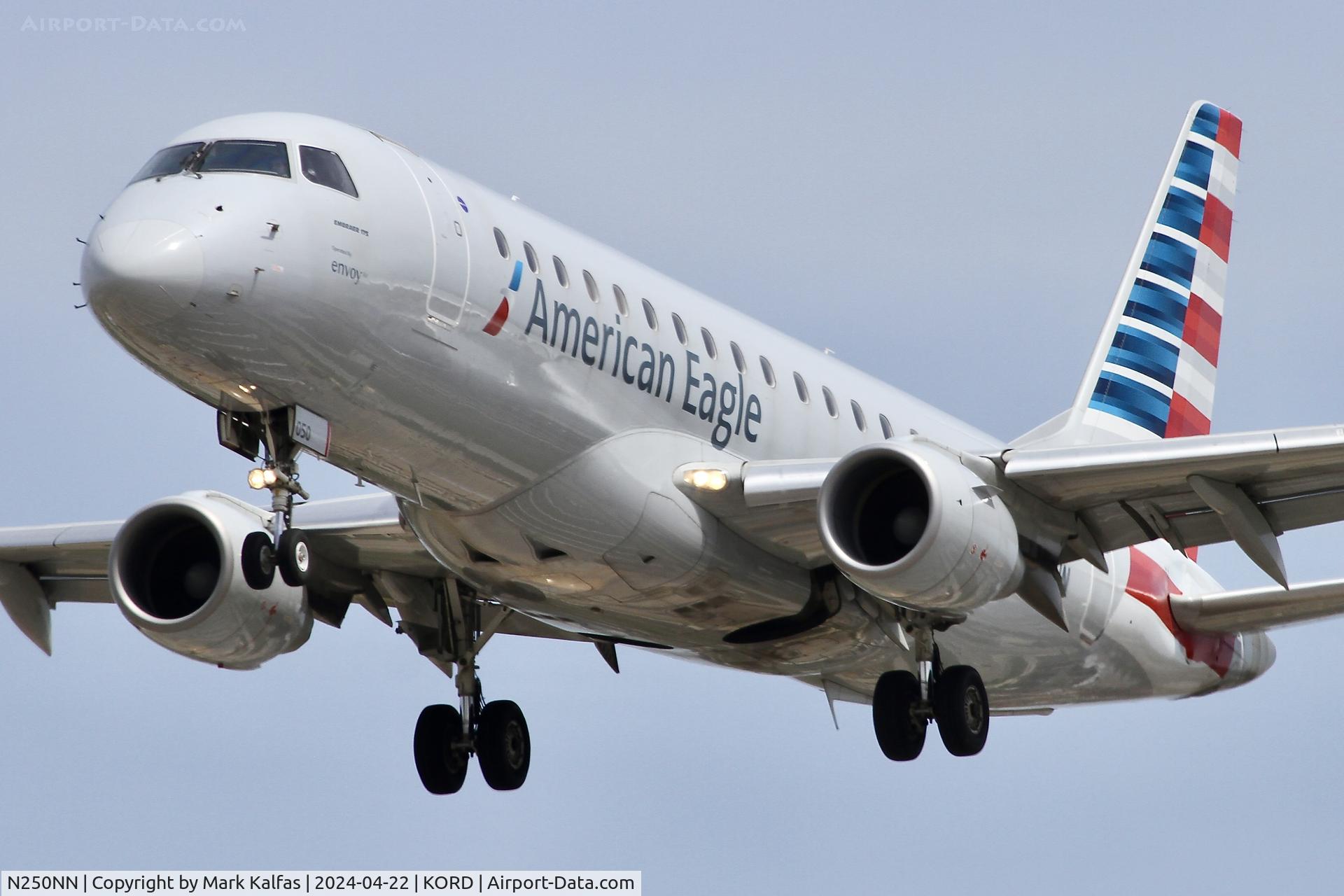N250NN, 2017 Embraer 175LR (ERJ-170-200LR) C/N 17000635, E170 Envoy / American Eagle EMBRAER S A ERJ 170-200 LR N250NN on approach to 28C KORD
