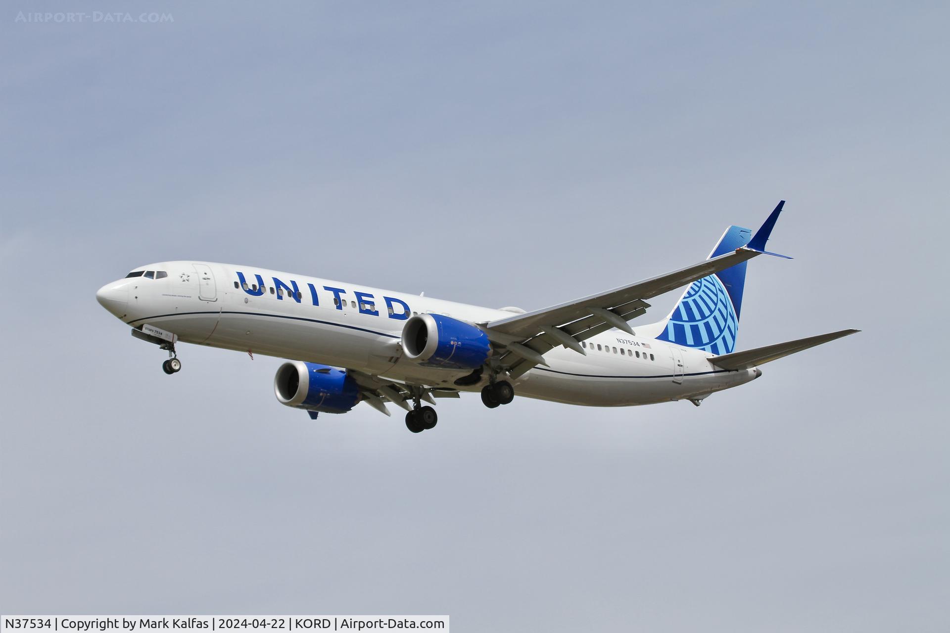 N37534, 2022 Boeing 737-9 MAX C/N 66121, B38M United Airlines  Boeing 737-9 MAX N37534 arriving 28C KORD