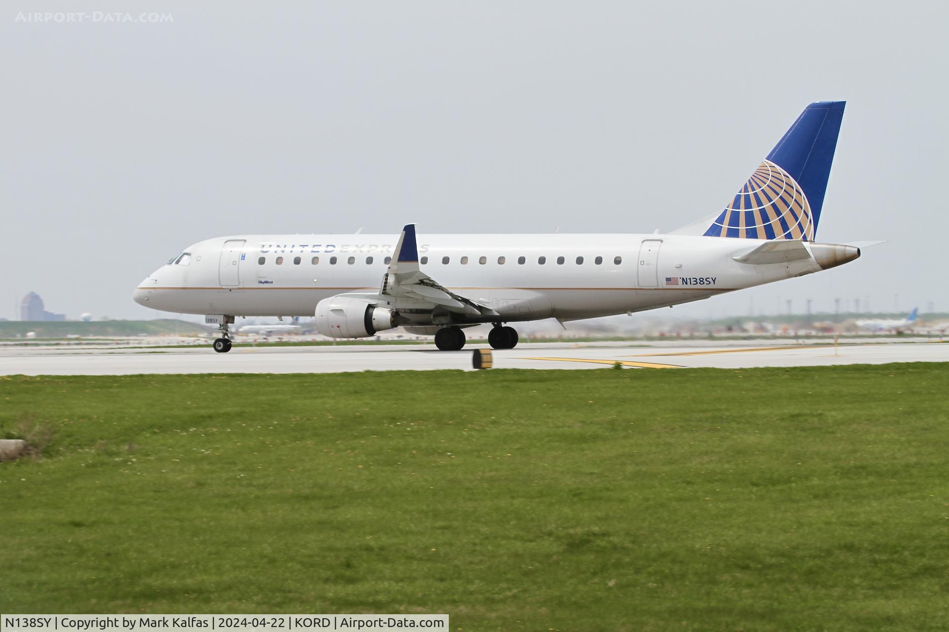N138SY, 2015 Embraer 175LR (ERJ-170-200LR) C/N 17000446, E75L SKYWEST / UNITED EXPRESS EMBRAER 175 (long wing) N138SY DEPARTING 22L KORD
