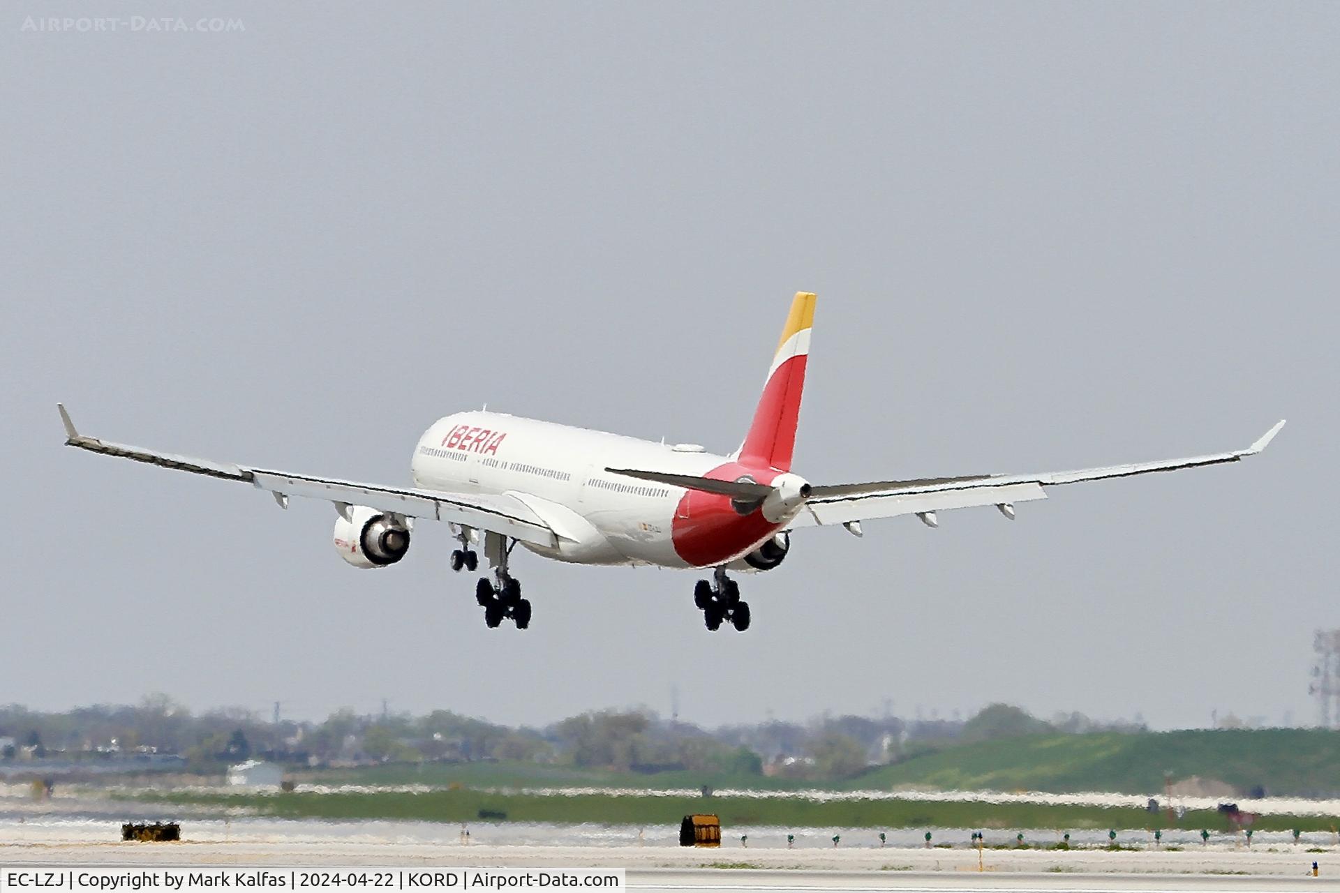 EC-LZJ, 2013 Airbus A330-302 C/N 1490, A333 IBERIA Airbus A330-302 EC-LZJ Airbus A330-302  arriving on 28C KORD