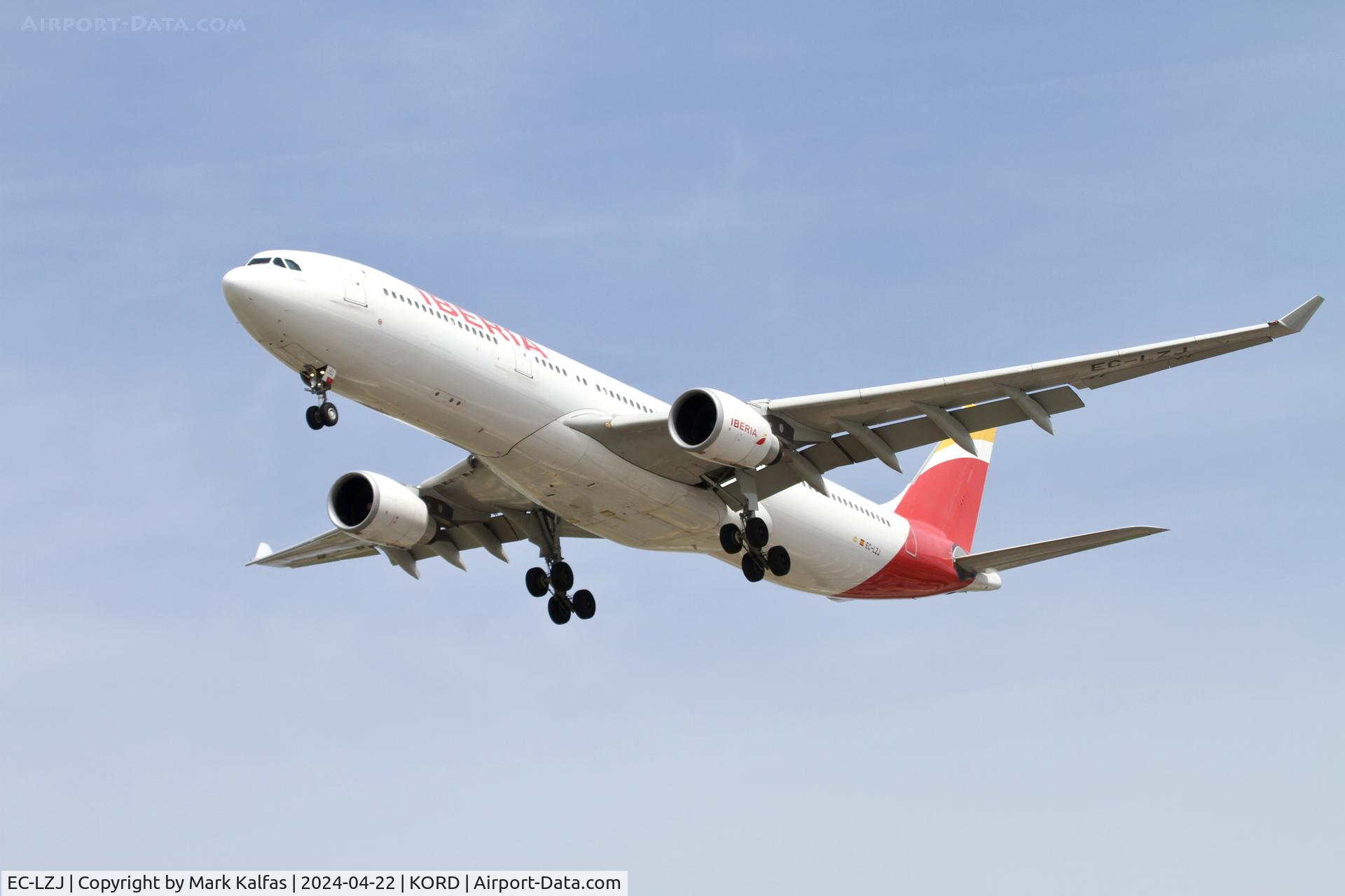 EC-LZJ, 2013 Airbus A330-302 C/N 1490, A333 IBERIA Airbus A330-302 EC-LZJ Airbus A330-302  arriving on 28C KORD
