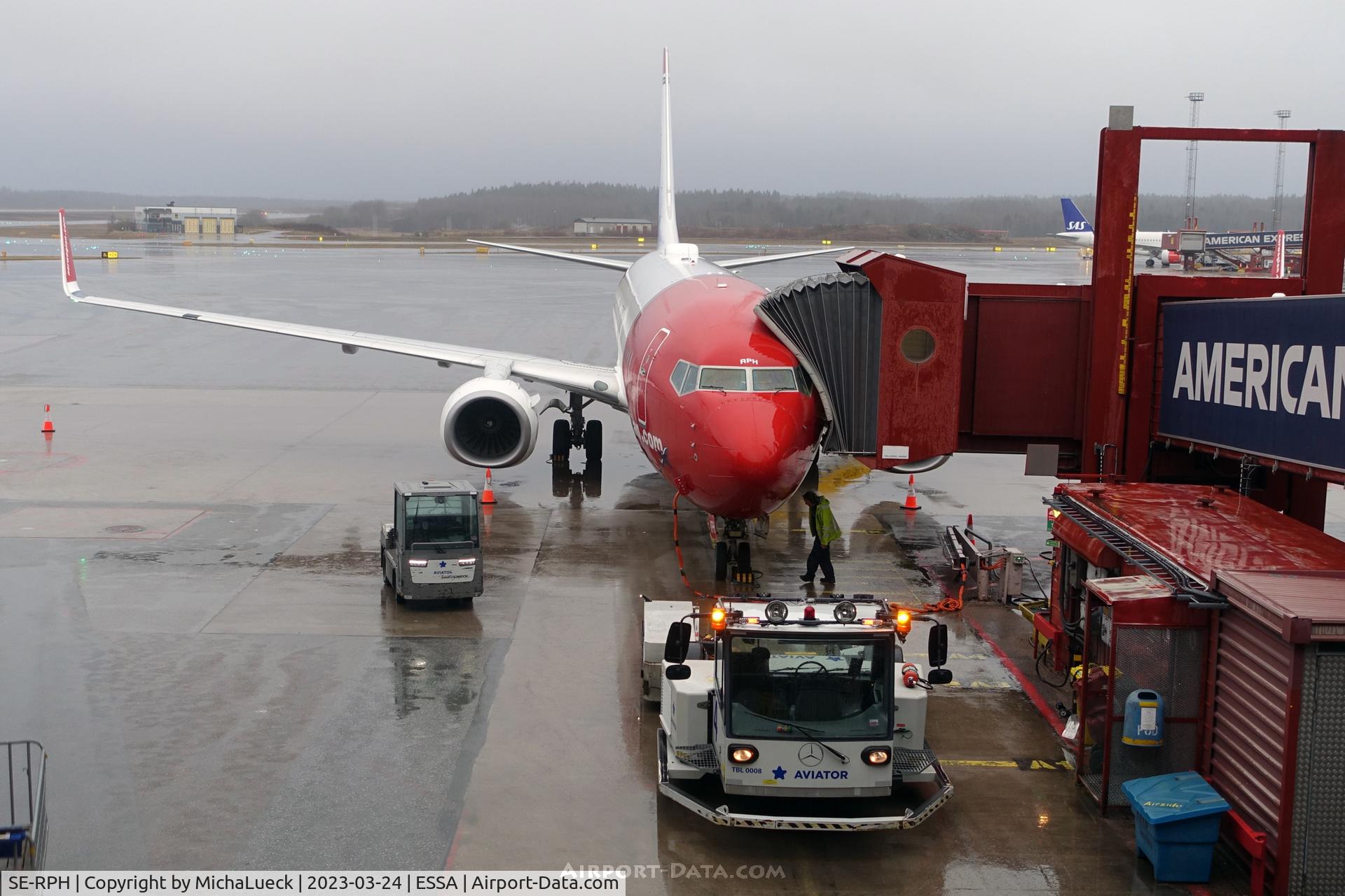 SE-RPH, 2016 Boeing 737-8JP C/N 42079, A rainy morning at Arlanda
